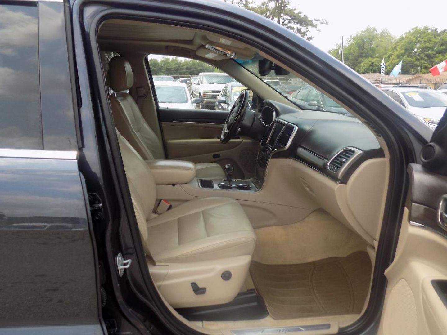 2014 BLACK JEEP GRAND CHEROKEE OVERLAND (1C4RJECT8EC) with an 5.7L engine, Automatic transmission, located at 830 E. Canino Rd., Houston, TX, 77037, (281) 405-0440, 38.358219, -81.729942 - Photo#21