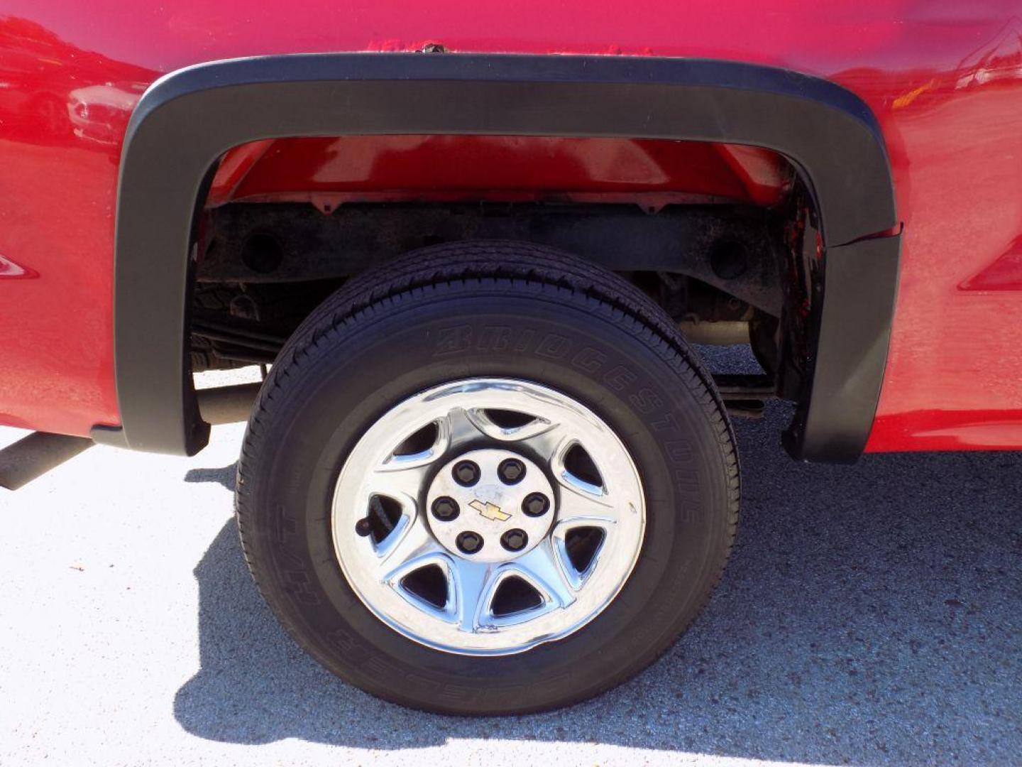 2014 RED CHEVROLET SILVERADO 1500 (1GCVKPEH0EZ) with an 4.3L engine, Automatic transmission, located at 830 E. Canino Rd., Houston, TX, 77037, (281) 405-0440, 38.358219, -81.729942 - CASH SPECIAL - Photo#20