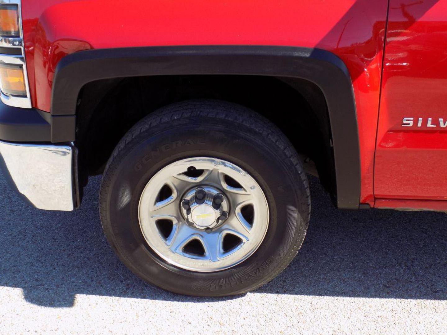 2014 RED CHEVROLET SILVERADO 1500 (1GCVKPEH0EZ) with an 4.3L engine, Automatic transmission, located at 830 E. Canino Rd., Houston, TX, 77037, (281) 405-0440, 38.358219, -81.729942 - CASH SPECIAL - Photo#22