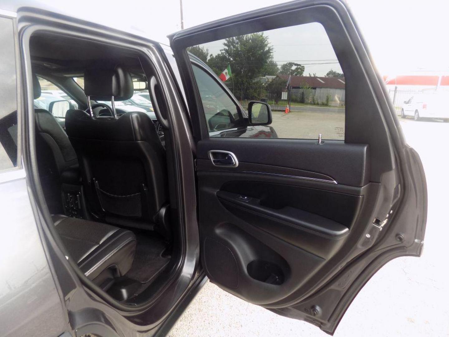 2018 GRAY JEEP GRAND CHEROKEE LIMITED (1C4RJEBG3JC) with an 3.6L engine, Automatic transmission, located at 830 E. Canino Rd., Houston, TX, 77037, (281) 405-0440, 38.358219, -81.729942 - Photo#10