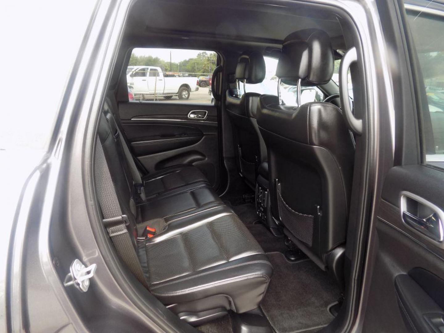 2018 GRAY JEEP GRAND CHEROKEE LIMITED (1C4RJEBG3JC) with an 3.6L engine, Automatic transmission, located at 830 E. Canino Rd., Houston, TX, 77037, (281) 405-0440, 38.358219, -81.729942 - Photo#11
