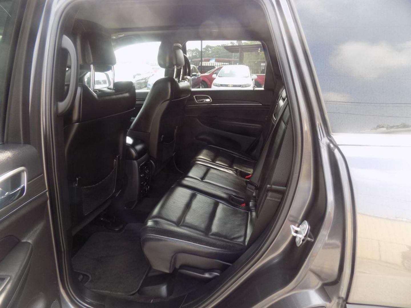 2018 GRAY JEEP GRAND CHEROKEE LIMITED (1C4RJEBG3JC) with an 3.6L engine, Automatic transmission, located at 830 E. Canino Rd., Houston, TX, 77037, (281) 405-0440, 38.358219, -81.729942 - Photo#13
