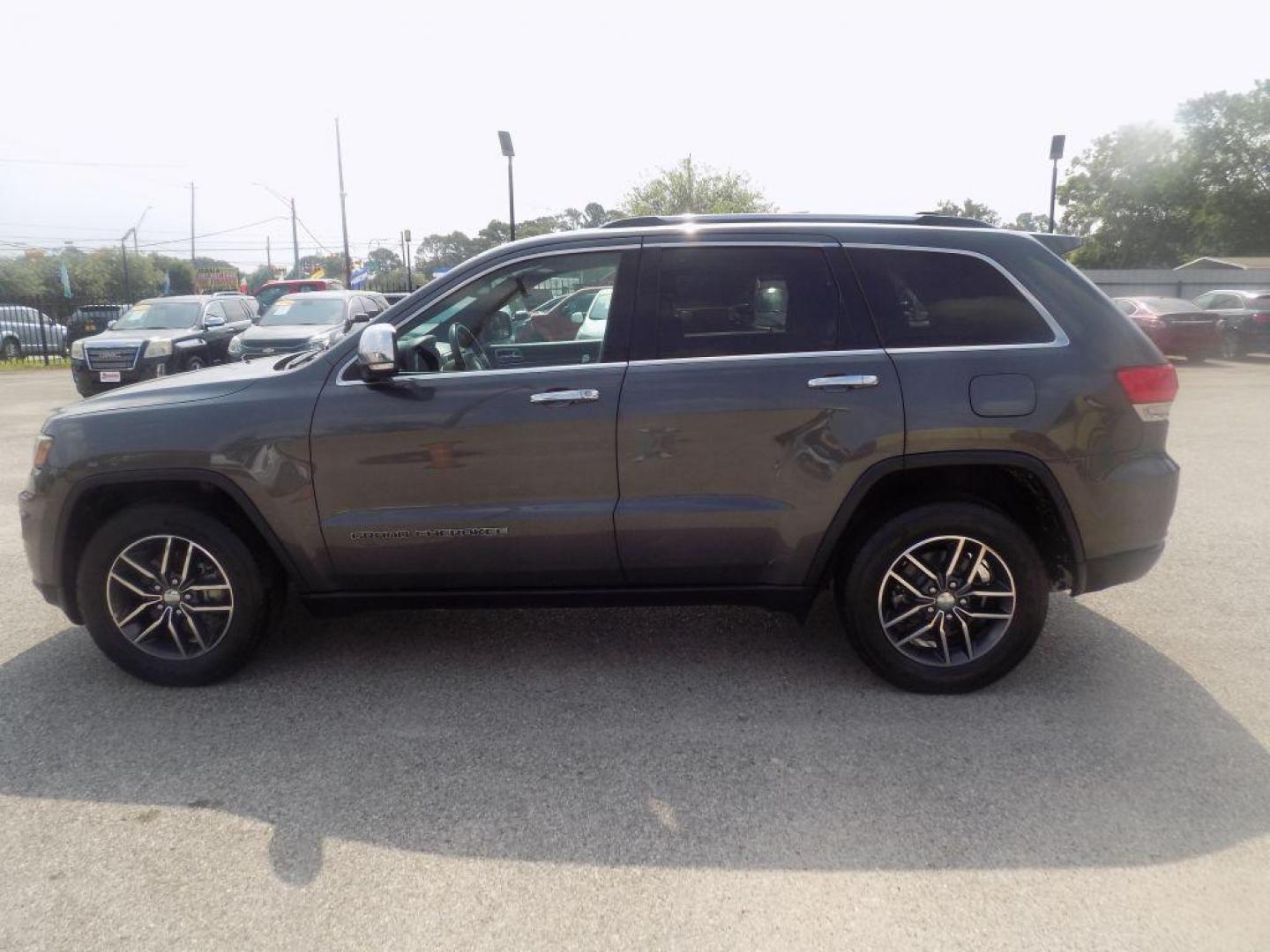 2018 GRAY JEEP GRAND CHEROKEE LIMITED (1C4RJEBG3JC) with an 3.6L engine, Automatic transmission, located at 830 E. Canino Rd., Houston, TX, 77037, (281) 405-0440, 38.358219, -81.729942 - Photo#3