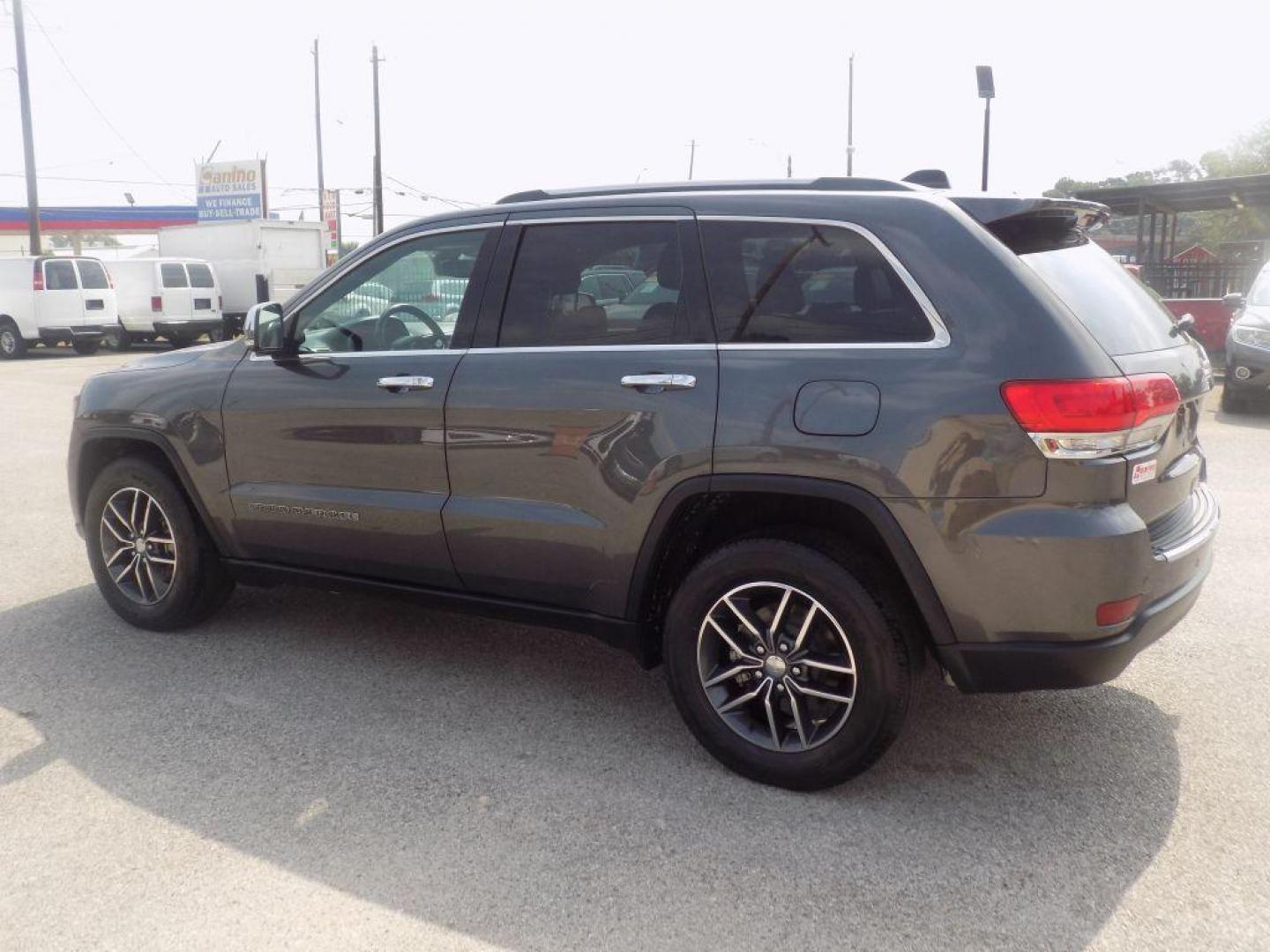 2018 GRAY JEEP GRAND CHEROKEE LIMITED (1C4RJEBG3JC) with an 3.6L engine, Automatic transmission, located at 830 E. Canino Rd., Houston, TX, 77037, (281) 405-0440, 38.358219, -81.729942 - Photo#4