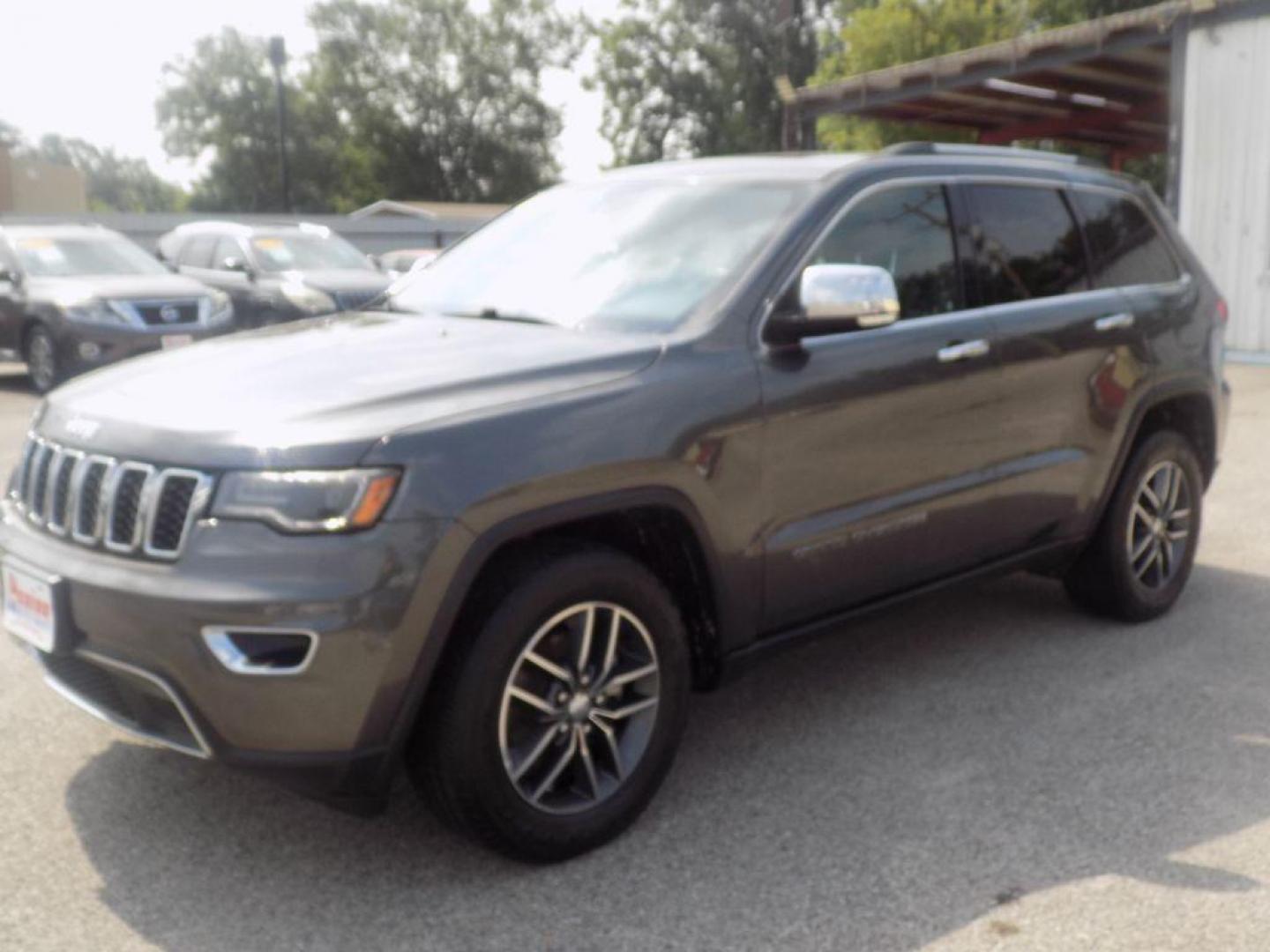 2018 GRAY JEEP GRAND CHEROKEE LIMITED (1C4RJEBG3JC) with an 3.6L engine, Automatic transmission, located at 830 E. Canino Rd., Houston, TX, 77037, (281) 405-0440, 38.358219, -81.729942 - Photo#5