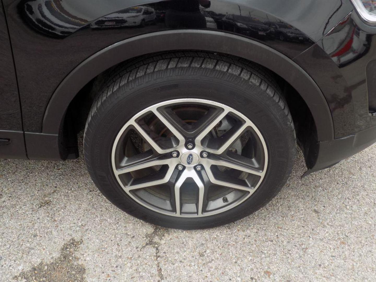 2016 BLACK FORD EXPLORER SPORT (1FM5K8GT6GG) with an 3.5L engine, Automatic transmission, located at 830 E. Canino Rd., Houston, TX, 77037, (281) 405-0440, 38.358219, -81.729942 - Photo#21