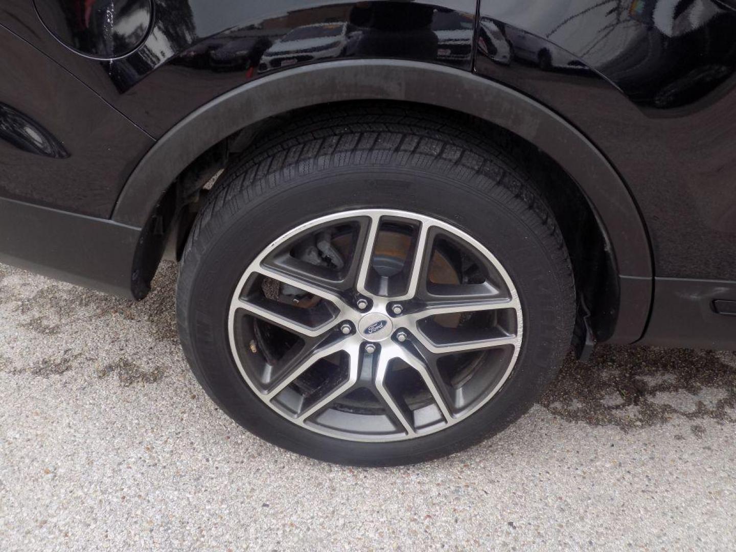 2016 BLACK FORD EXPLORER SPORT (1FM5K8GT6GG) with an 3.5L engine, Automatic transmission, located at 830 E. Canino Rd., Houston, TX, 77037, (281) 405-0440, 38.358219, -81.729942 - Photo#22