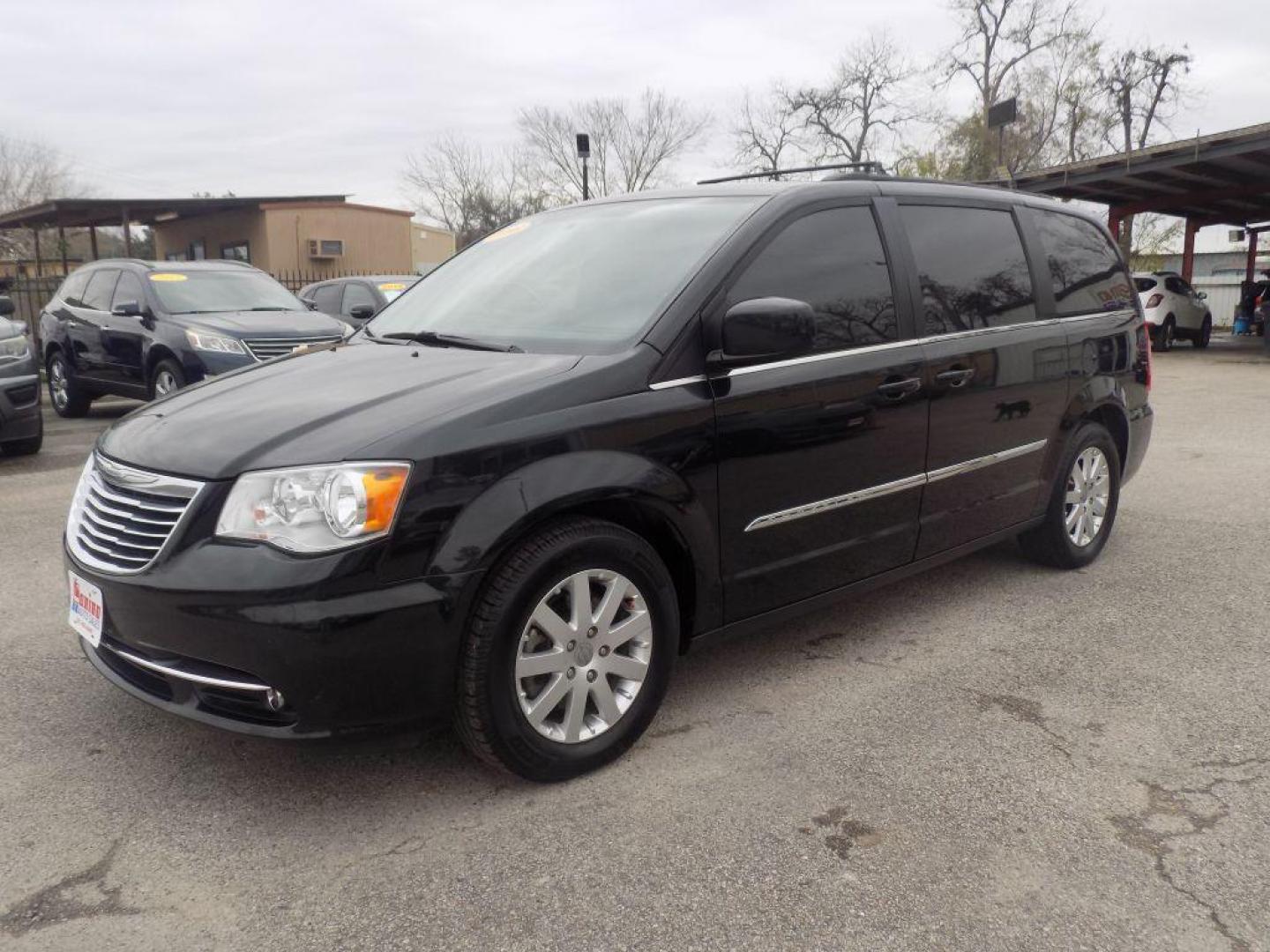 2016 BLACK CHRYSLER TOWN and COUNTRY TOURING (2C4RC1BG4GR) with an 3.6L engine, Automatic transmission, located at 830 E. Canino Rd., Houston, TX, 77037, (281) 405-0440, 38.358219, -81.729942 - Photo#5