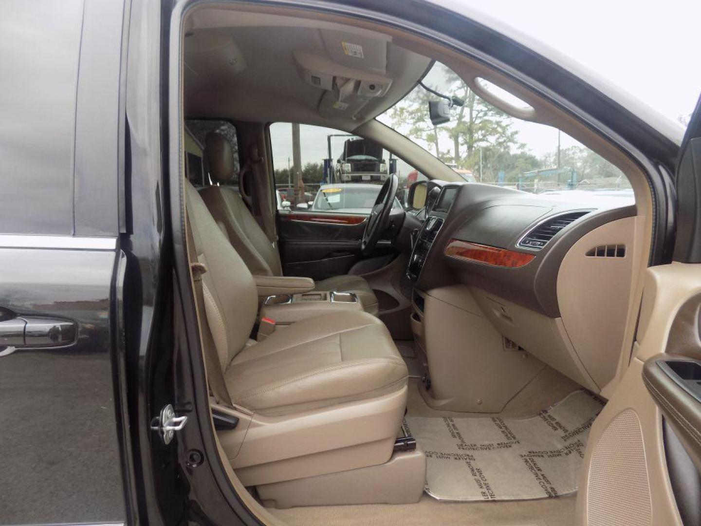 2016 BLACK CHRYSLER TOWN and COUNTRY TOURING (2C4RC1BG4GR) with an 3.6L engine, Automatic transmission, located at 830 E. Canino Rd., Houston, TX, 77037, (281) 405-0440, 38.358219, -81.729942 - Photo#12