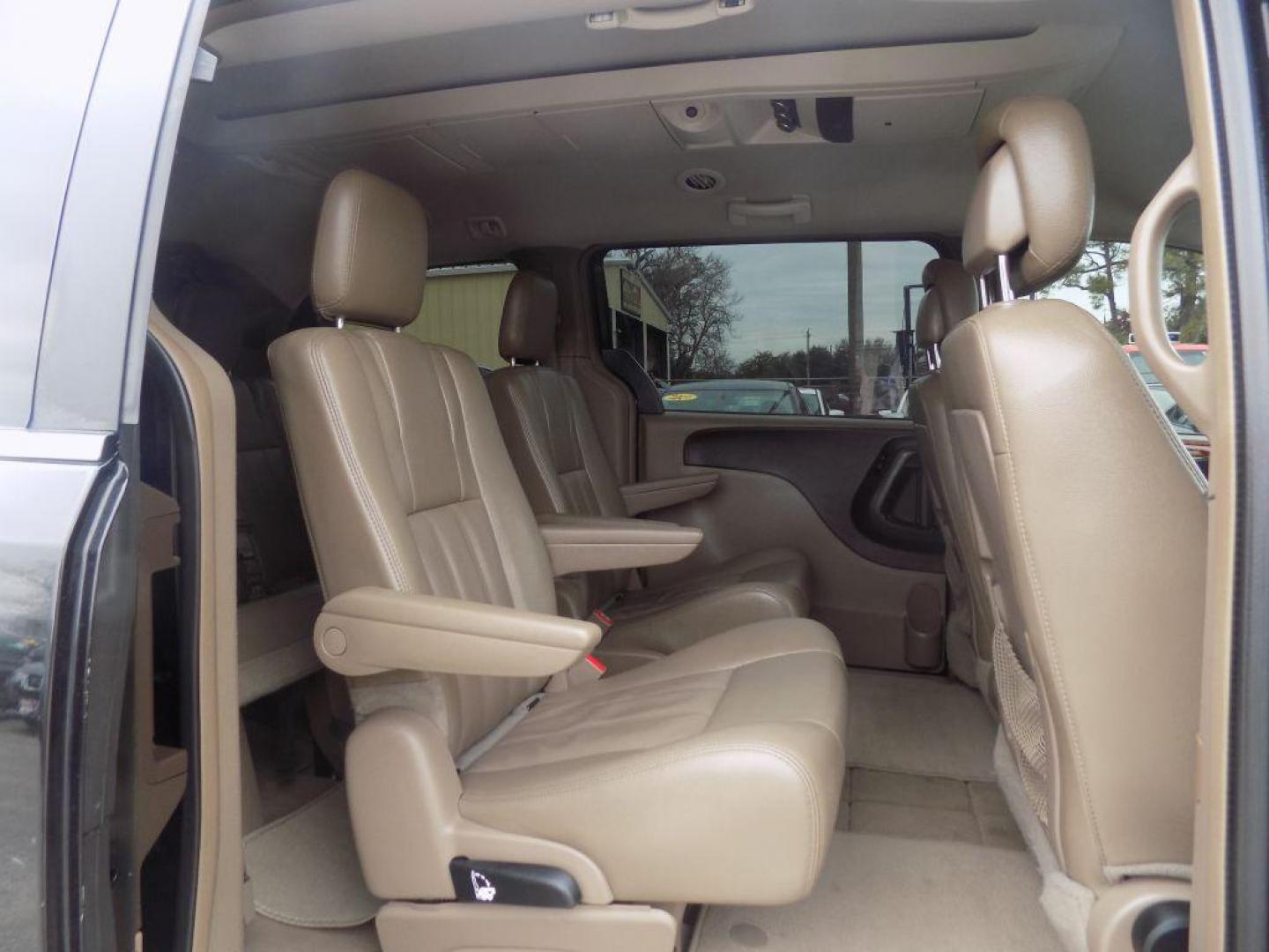 2016 BLACK CHRYSLER TOWN and COUNTRY TOURING (2C4RC1BG4GR) with an 3.6L engine, Automatic transmission, located at 830 E. Canino Rd., Houston, TX, 77037, (281) 405-0440, 38.358219, -81.729942 - Photo#13