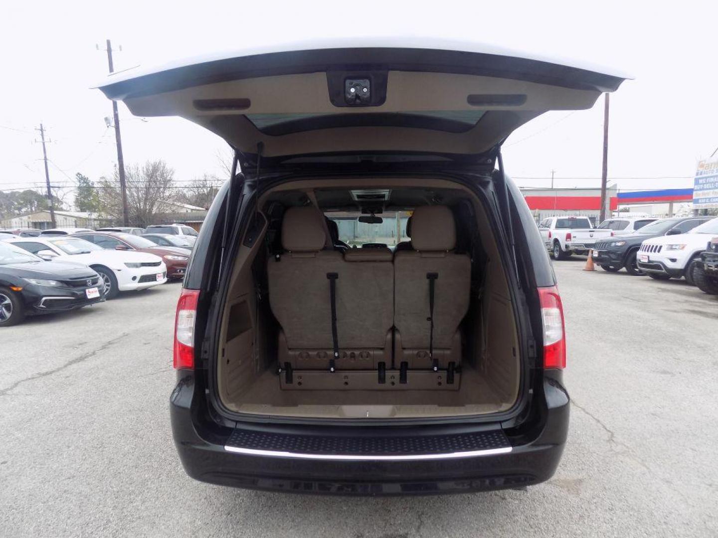 2016 BLACK CHRYSLER TOWN and COUNTRY TOURING (2C4RC1BG4GR) with an 3.6L engine, Automatic transmission, located at 830 E. Canino Rd., Houston, TX, 77037, (281) 405-0440, 38.358219, -81.729942 - Photo#15
