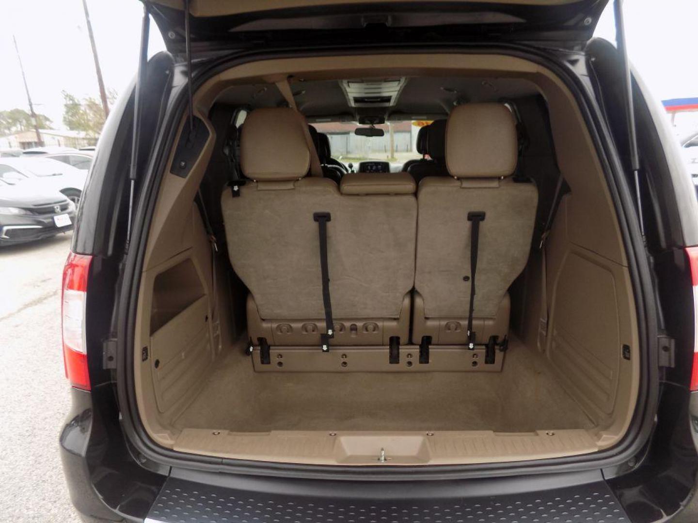 2016 BLACK CHRYSLER TOWN and COUNTRY TOURING (2C4RC1BG4GR) with an 3.6L engine, Automatic transmission, located at 830 E. Canino Rd., Houston, TX, 77037, (281) 405-0440, 38.358219, -81.729942 - Photo#16