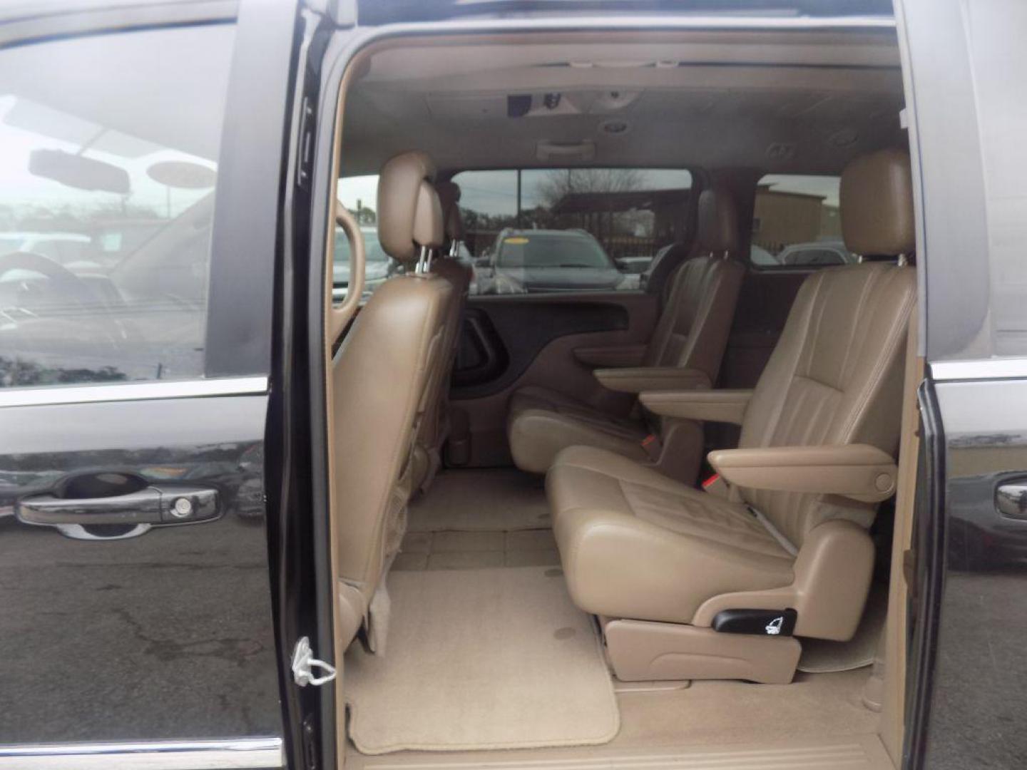 2016 BLACK CHRYSLER TOWN and COUNTRY TOURING (2C4RC1BG4GR) with an 3.6L engine, Automatic transmission, located at 830 E. Canino Rd., Houston, TX, 77037, (281) 405-0440, 38.358219, -81.729942 - Photo#19