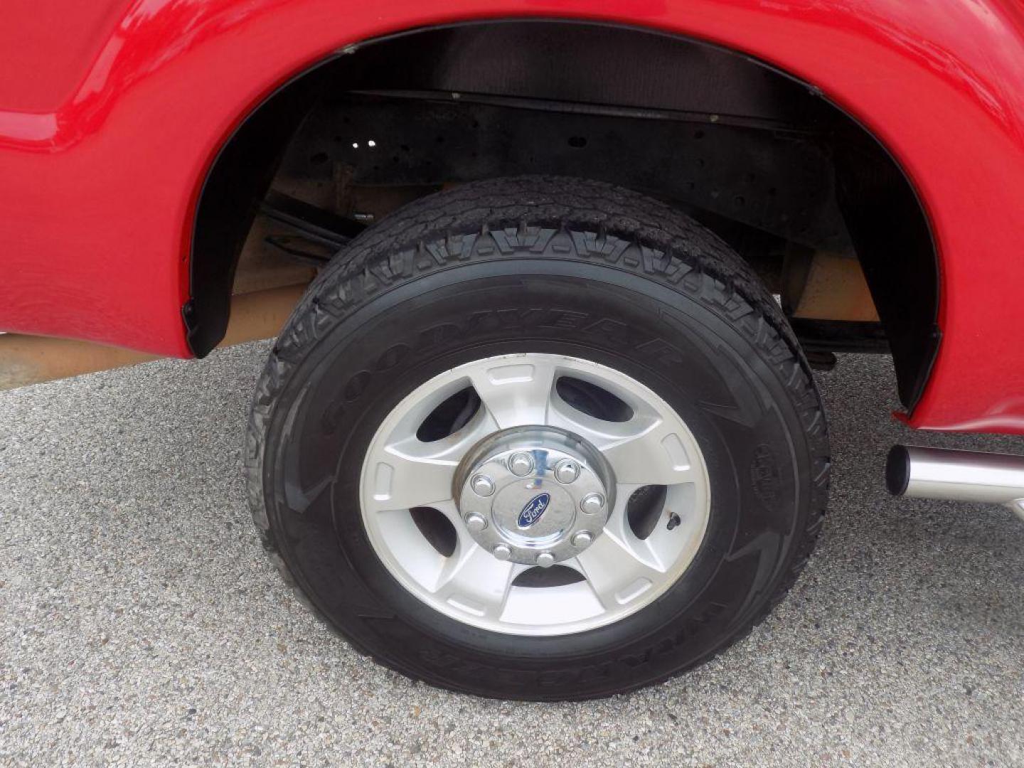 2015 RED FORD F250 SUPER DUTY XL (1FT7X2B64FE) with an 6.2L engine, Automatic transmission, located at 830 E. Canino Rd., Houston, TX, 77037, (281) 405-0440, 38.358219, -81.729942 - Photo#19