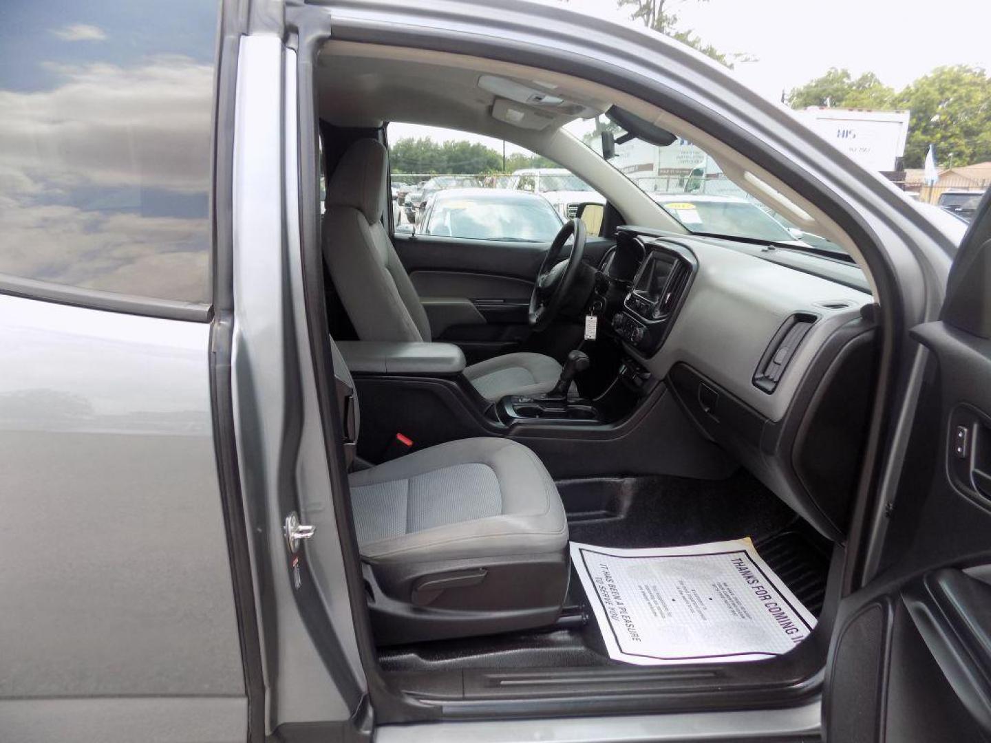 2018 GRAY CHEVROLET COLORADO (1GCHSBEA7J1) with an 2.5L engine, Automatic transmission, located at 830 E. Canino Rd., Houston, TX, 77037, (281) 405-0440, 38.358219, -81.729942 - Photo#9