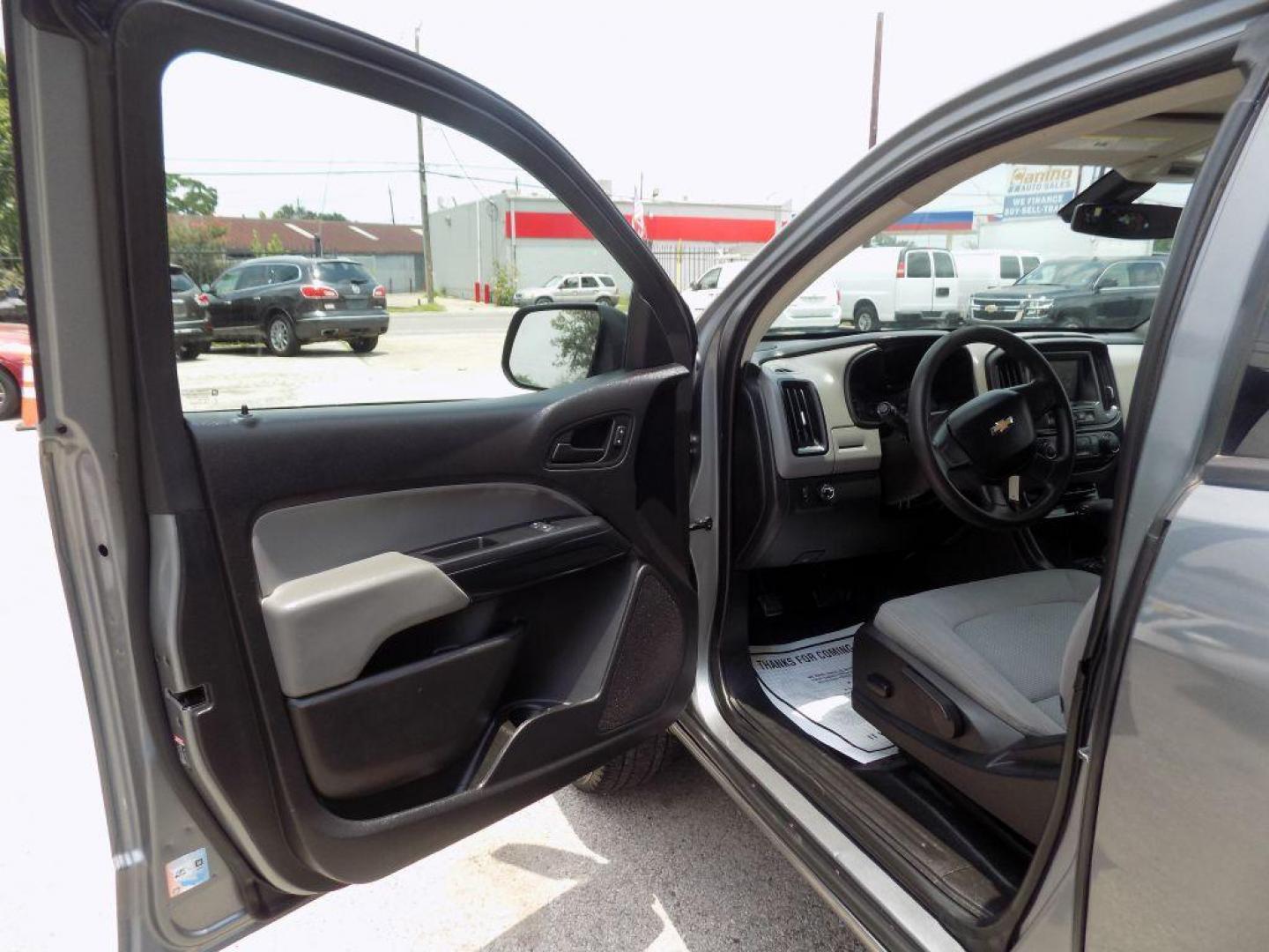 2018 GRAY CHEVROLET COLORADO (1GCHSBEA7J1) with an 2.5L engine, Automatic transmission, located at 830 E. Canino Rd., Houston, TX, 77037, (281) 405-0440, 38.358219, -81.729942 - Photo#10