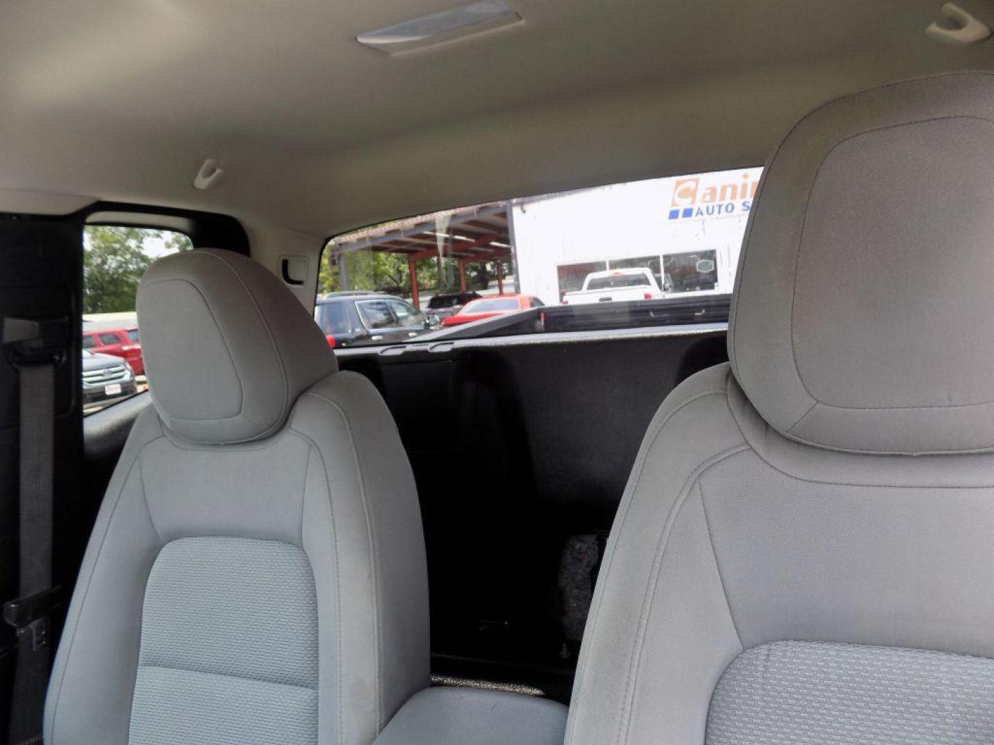 2018 GRAY CHEVROLET COLORADO (1GCHSBEA7J1) with an 2.5L engine, Automatic transmission, located at 830 E. Canino Rd., Houston, TX, 77037, (281) 405-0440, 38.358219, -81.729942 - Photo#12