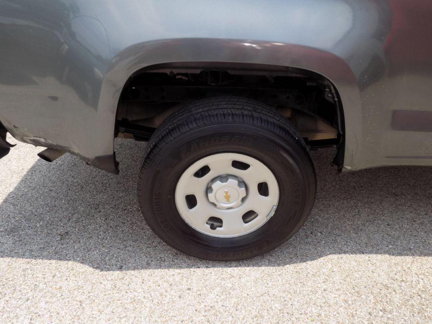 2018 GRAY CHEVROLET COLORADO (1GCHSBEA7J1) with an 2.5L engine, Automatic transmission, located at 830 E. Canino Rd., Houston, TX, 77037, (281) 405-0440, 38.358219, -81.729942 - Photo#15