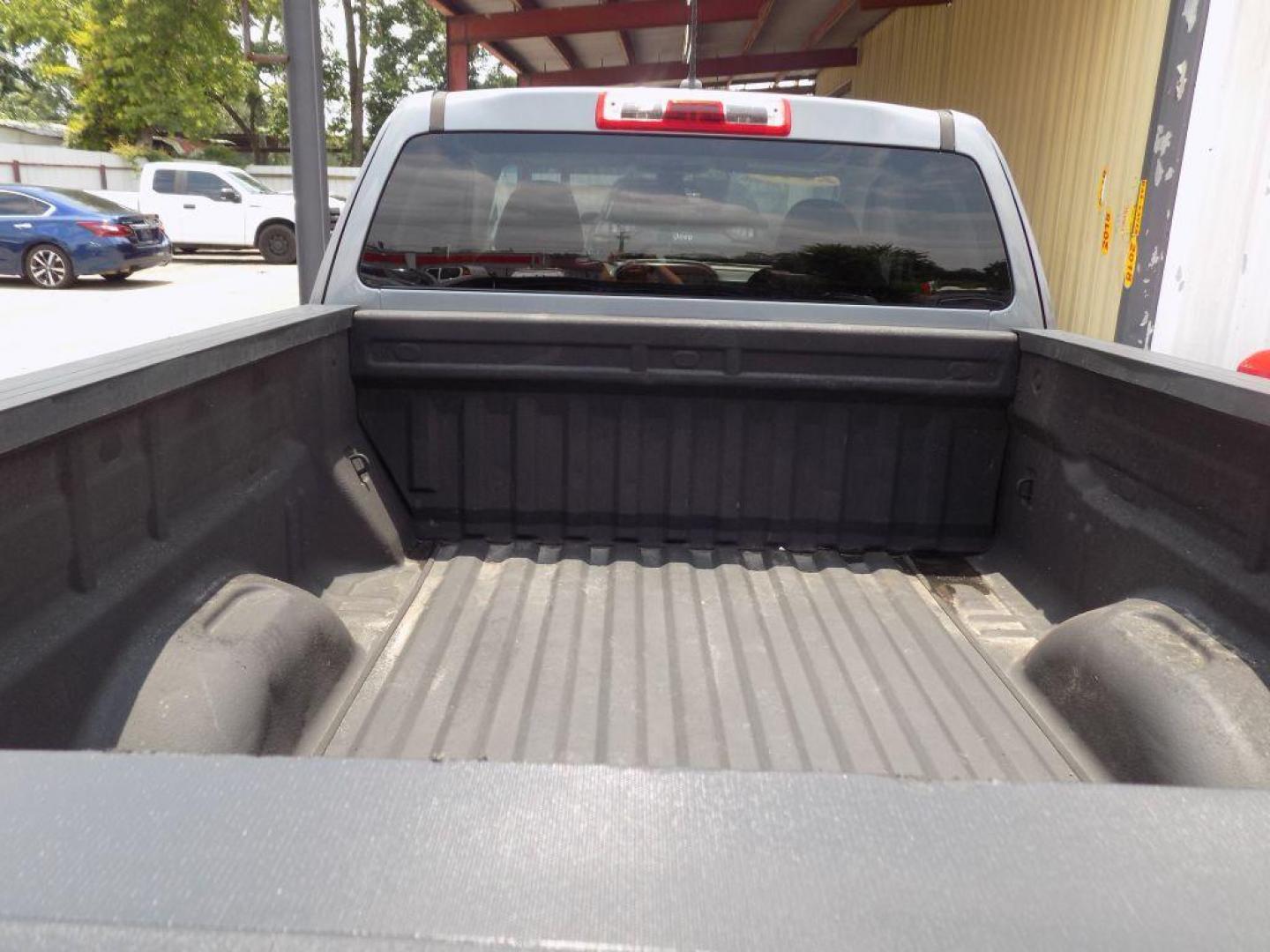 2018 GRAY CHEVROLET COLORADO (1GCHSBEA7J1) with an 2.5L engine, Automatic transmission, located at 830 E. Canino Rd., Houston, TX, 77037, (281) 405-0440, 38.358219, -81.729942 - Photo#18