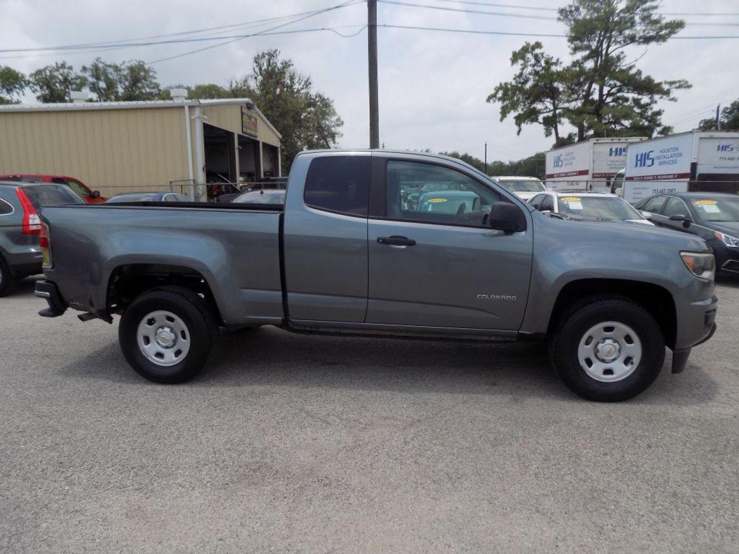 2018 GRAY CHEVROLET COLORADO (1GCHSBEA7J1) with an 2.5L engine, Automatic transmission, located at 830 E. Canino Rd., Houston, TX, 77037, (281) 405-0440, 38.358219, -81.729942 - Photo#0