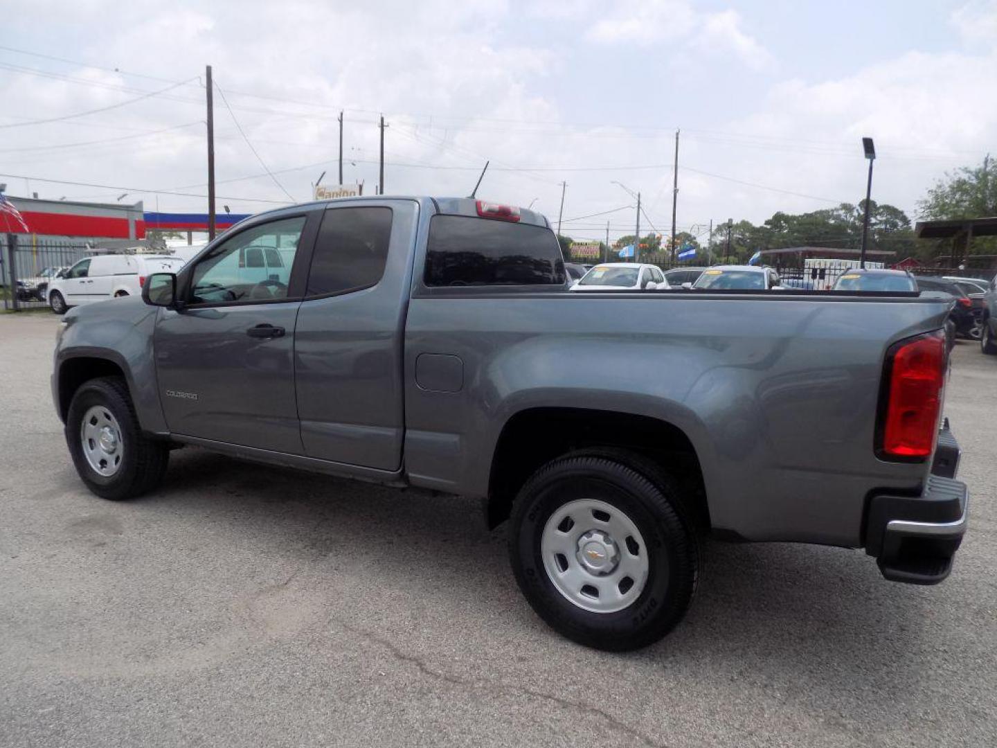 2018 GRAY CHEVROLET COLORADO (1GCHSBEA7J1) with an 2.5L engine, Automatic transmission, located at 830 E. Canino Rd., Houston, TX, 77037, (281) 405-0440, 38.358219, -81.729942 - Photo#4