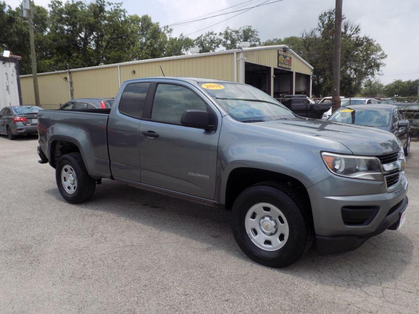 2018 GRAY CHEVROLET COLORADO (1GCHSBEA7J1) with an 2.5L engine, Automatic transmission, located at 830 E. Canino Rd., Houston, TX, 77037, (281) 405-0440, 38.358219, -81.729942 - Photo#6
