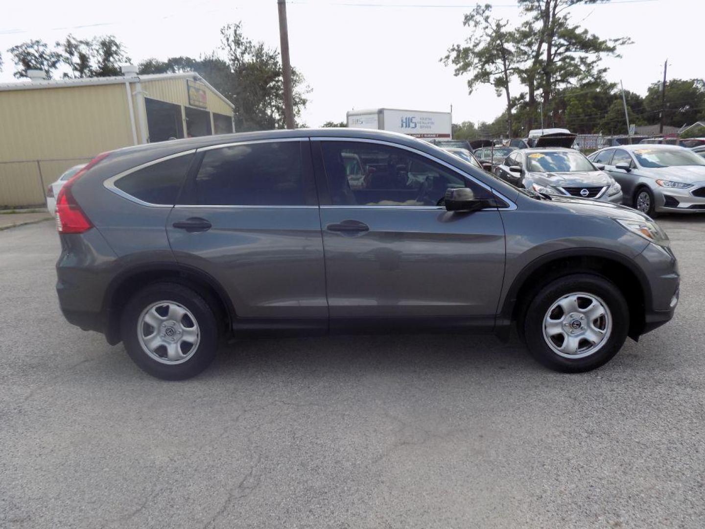 2015 GRAY HONDA CR-V LX (2HKRM3H39FH) with an 2.4L engine, Continuously Variable transmission, located at 830 E. Canino Rd., Houston, TX, 77037, (281) 405-0440, 38.358219, -81.729942 - Photo#1