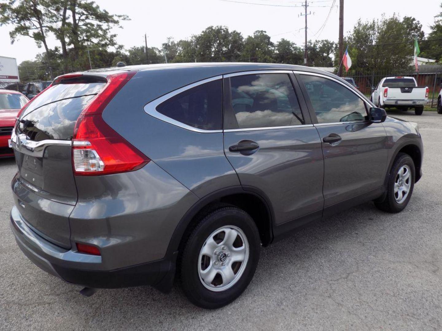 2015 GRAY HONDA CR-V LX (2HKRM3H39FH) with an 2.4L engine, Continuously Variable transmission, located at 830 E. Canino Rd., Houston, TX, 77037, (281) 405-0440, 38.358219, -81.729942 - Photo#7