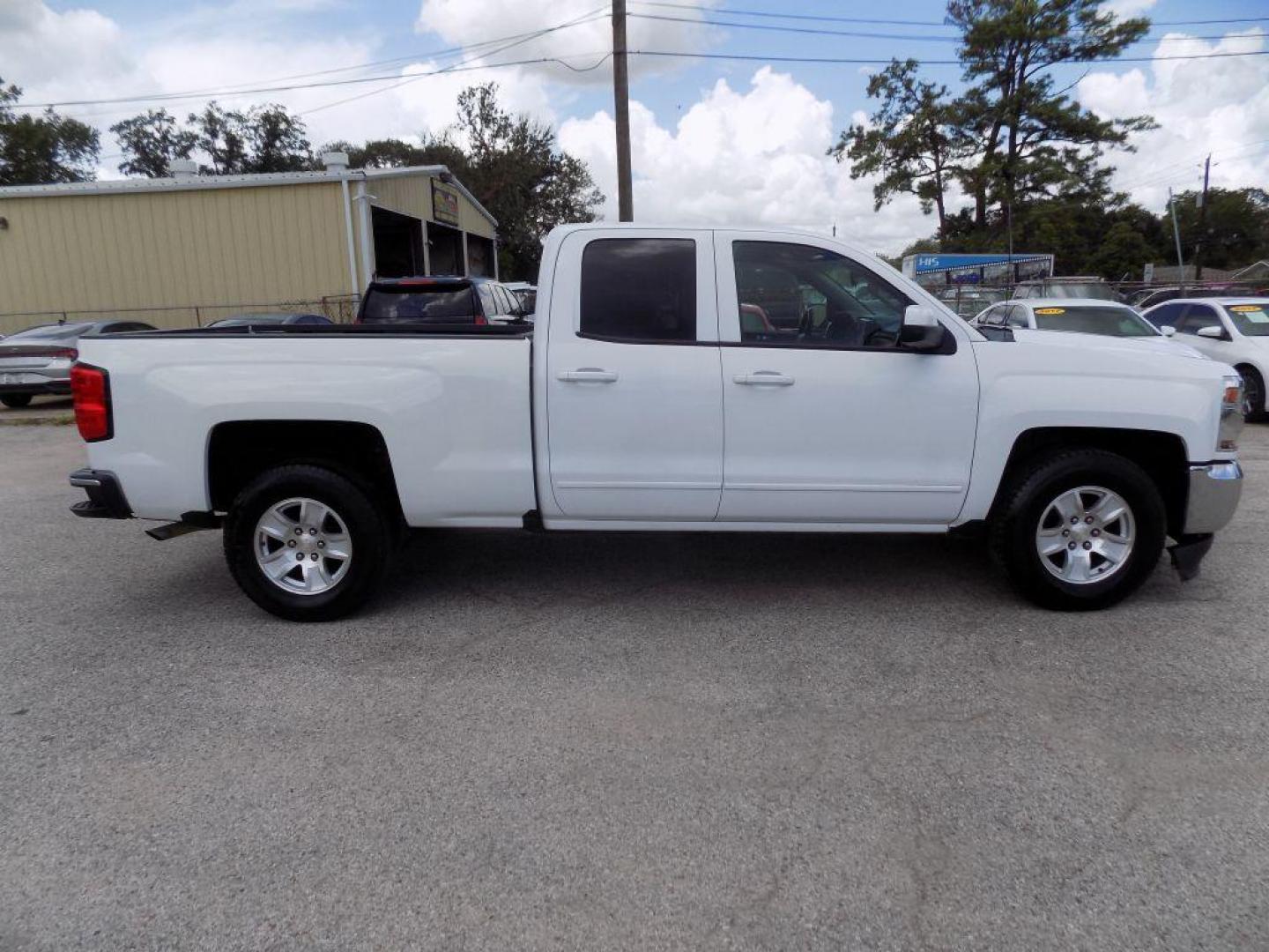 2016 WHITE CHEVROLET SILVERADO 1500 LT (1GCRCREC2GZ) with an 5.3L engine, Automatic transmission, located at 830 E. Canino Rd., Houston, TX, 77037, (281) 405-0440, 38.358219, -81.729942 - Photo#1