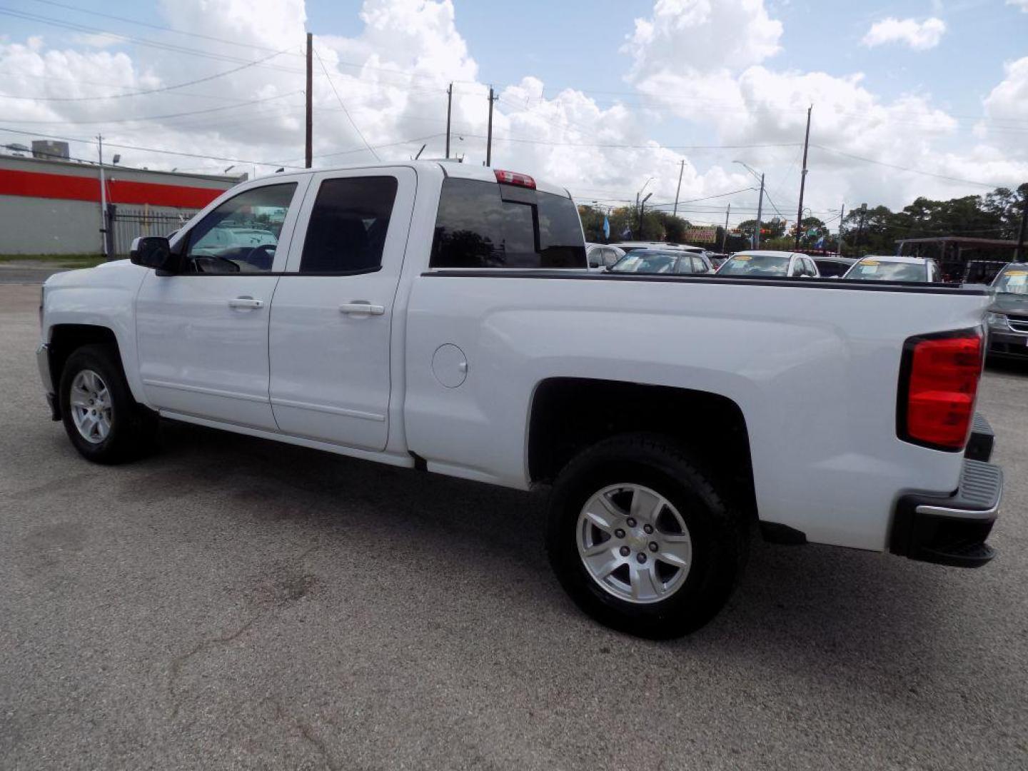 2016 WHITE CHEVROLET SILVERADO 1500 LT (1GCRCREC2GZ) with an 5.3L engine, Automatic transmission, located at 830 E. Canino Rd., Houston, TX, 77037, (281) 405-0440, 38.358219, -81.729942 - Photo#4