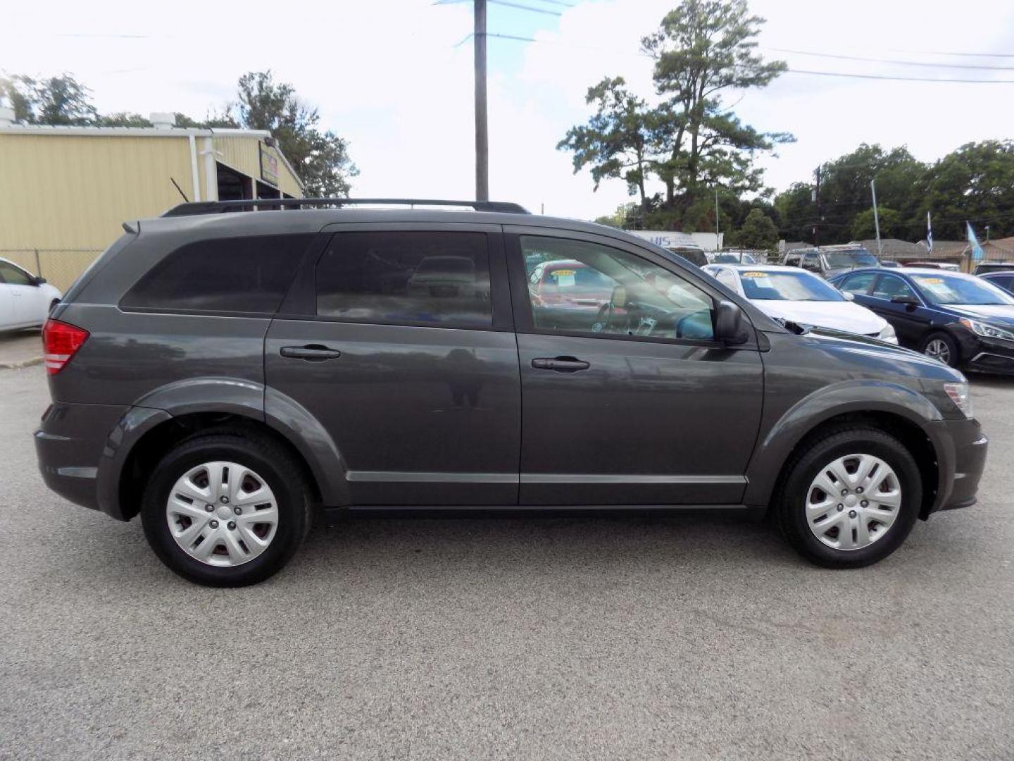 2016 GRAY DODGE JOURNEY SE (3C4PDCAB8GT) with an 2.4L engine, Automatic transmission, located at 830 E. Canino Rd., Houston, TX, 77037, (281) 405-0440, 38.358219, -81.729942 - Photo#1