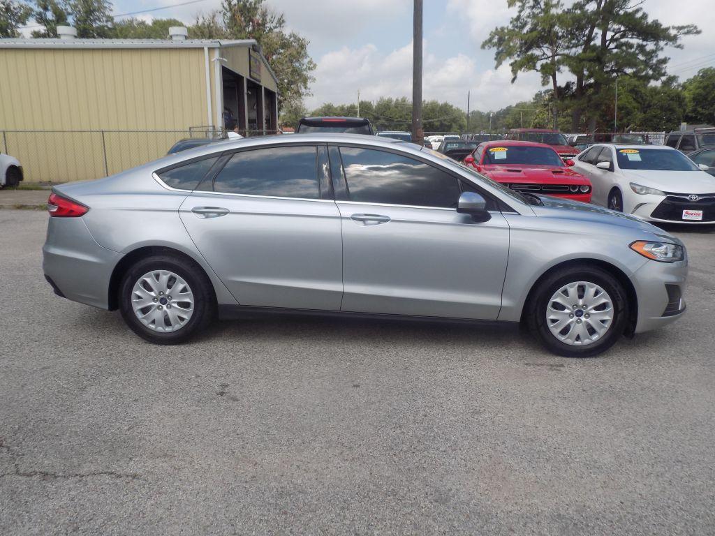 photo of 2020 FORD FUSION 4DR