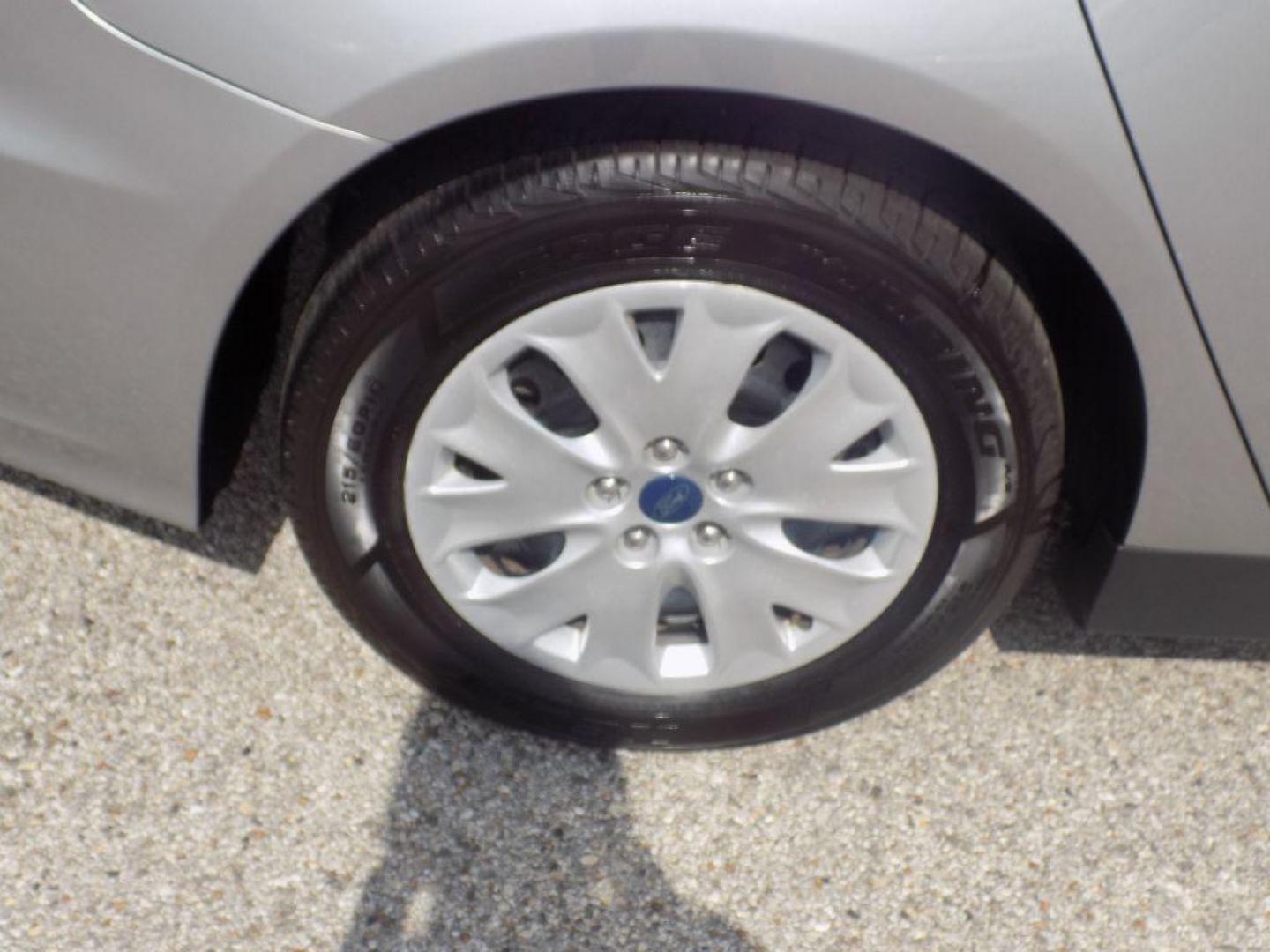 2020 SILVER FORD FUSION S (3FA6P0G78LR) with an 2.5L engine, Automatic transmission, located at 830 E. Canino Rd., Houston, TX, 77037, (281) 405-0440, 38.358219, -81.729942 - GPSSOA#866238067785476 - Photo#21