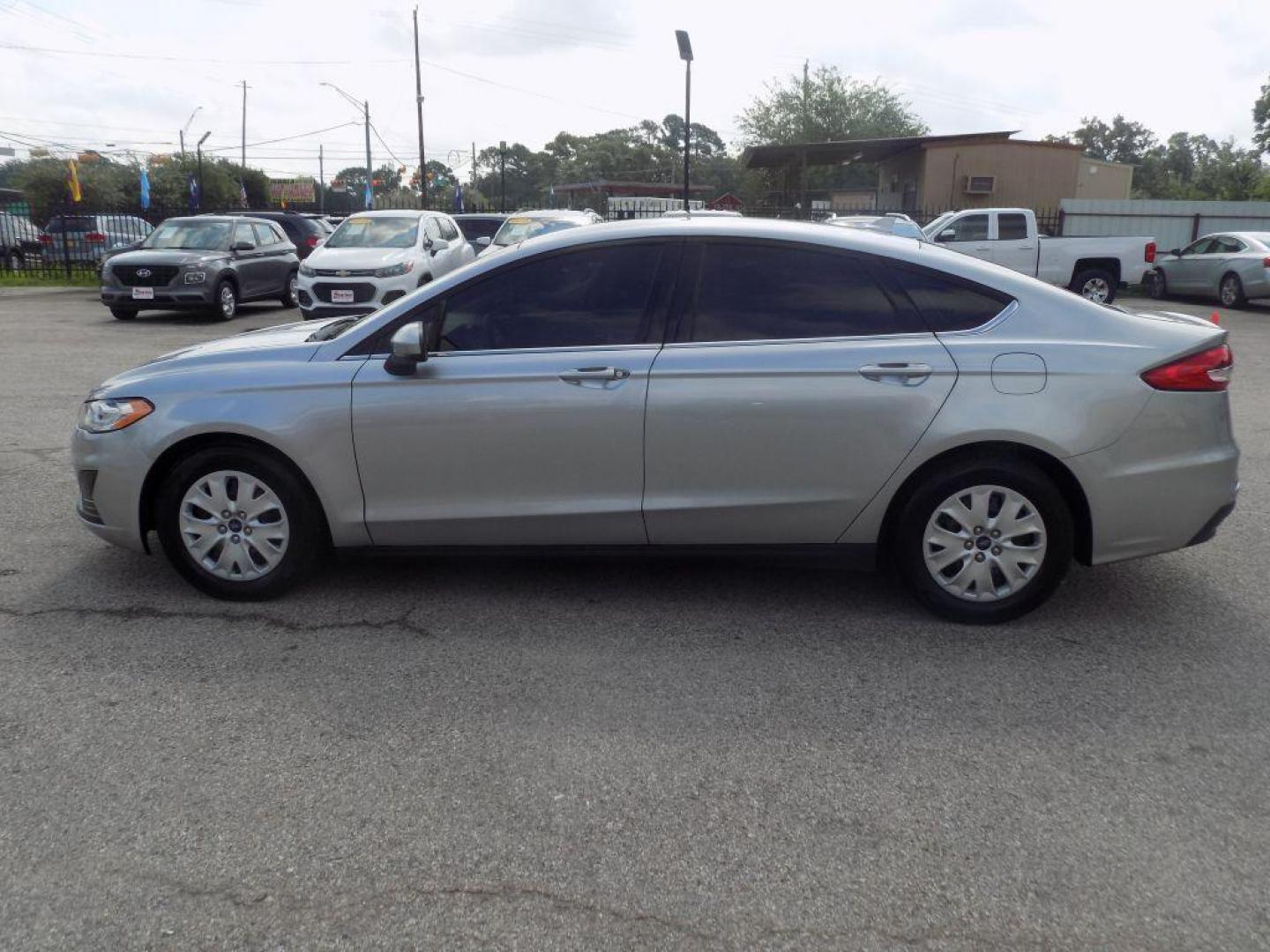 2020 SILVER FORD FUSION S (3FA6P0G78LR) with an 2.5L engine, Automatic transmission, located at 830 E. Canino Rd., Houston, TX, 77037, (281) 405-0440, 38.358219, -81.729942 - GPSSOA#866238067785476 - Photo#3