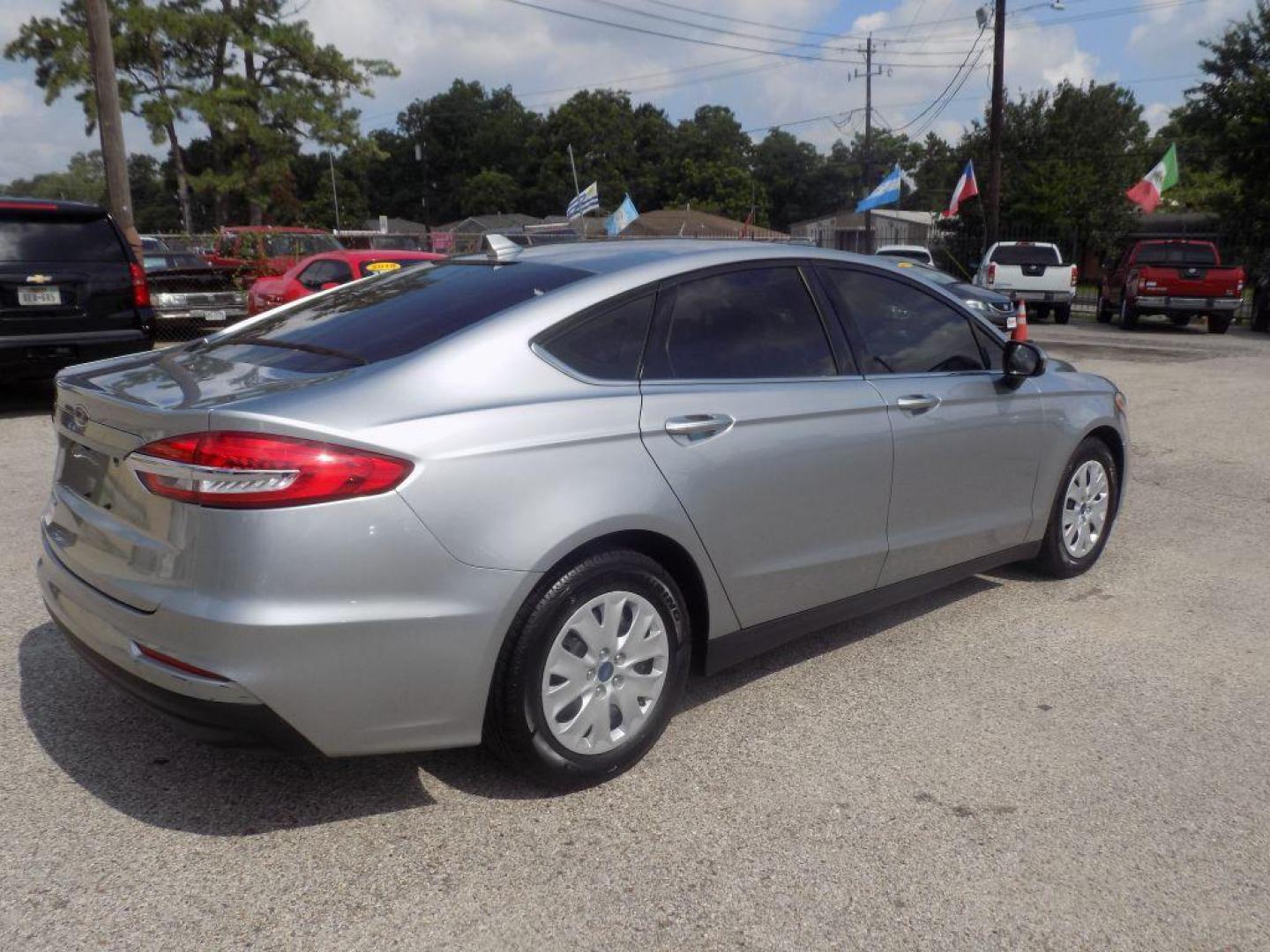 2020 SILVER FORD FUSION S (3FA6P0G78LR) with an 2.5L engine, Automatic transmission, located at 830 E. Canino Rd., Houston, TX, 77037, (281) 405-0440, 38.358219, -81.729942 - GPSSOA#866238067785476 - Photo#7