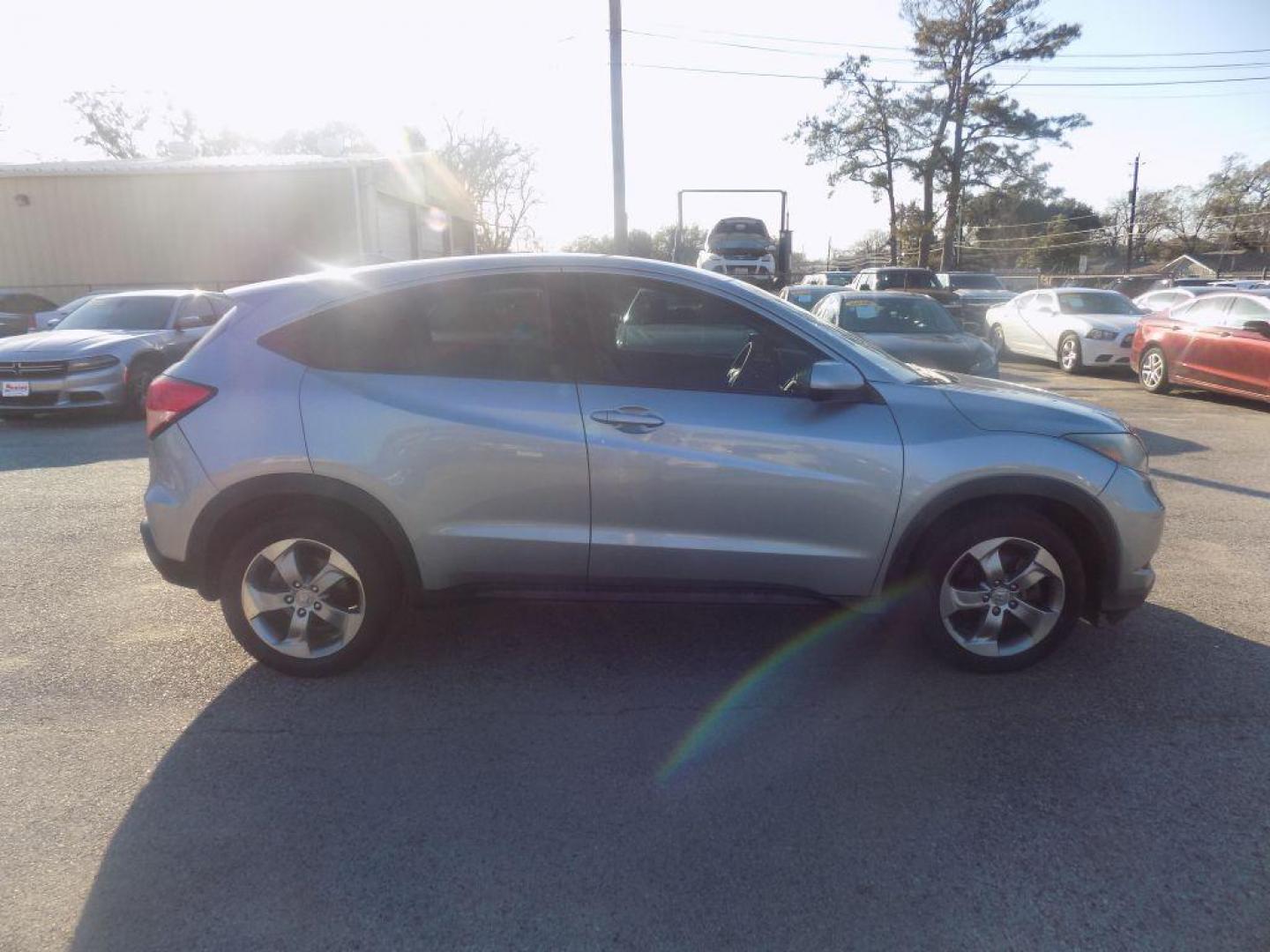 2018 SILVER HONDA HR-V LX (3CZRU5H3XJG) with an 1.8L engine, Continuously Variable transmission, located at 830 E. Canino Rd., Houston, TX, 77037, (281) 405-0440, 38.358219, -81.729942 - Photo#1