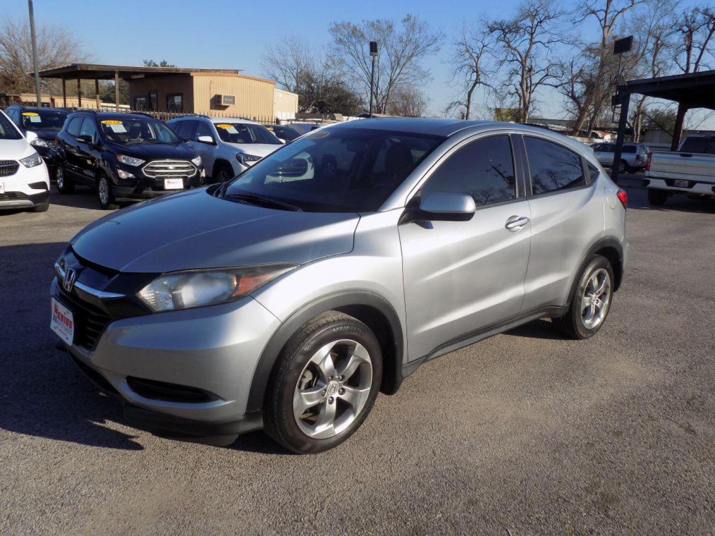 2018 SILVER HONDA HR-V LX (3CZRU5H3XJG) with an 1.8L engine, Continuously Variable transmission, located at 830 E. Canino Rd., Houston, TX, 77037, (281) 405-0440, 38.358219, -81.729942 - Photo#5
