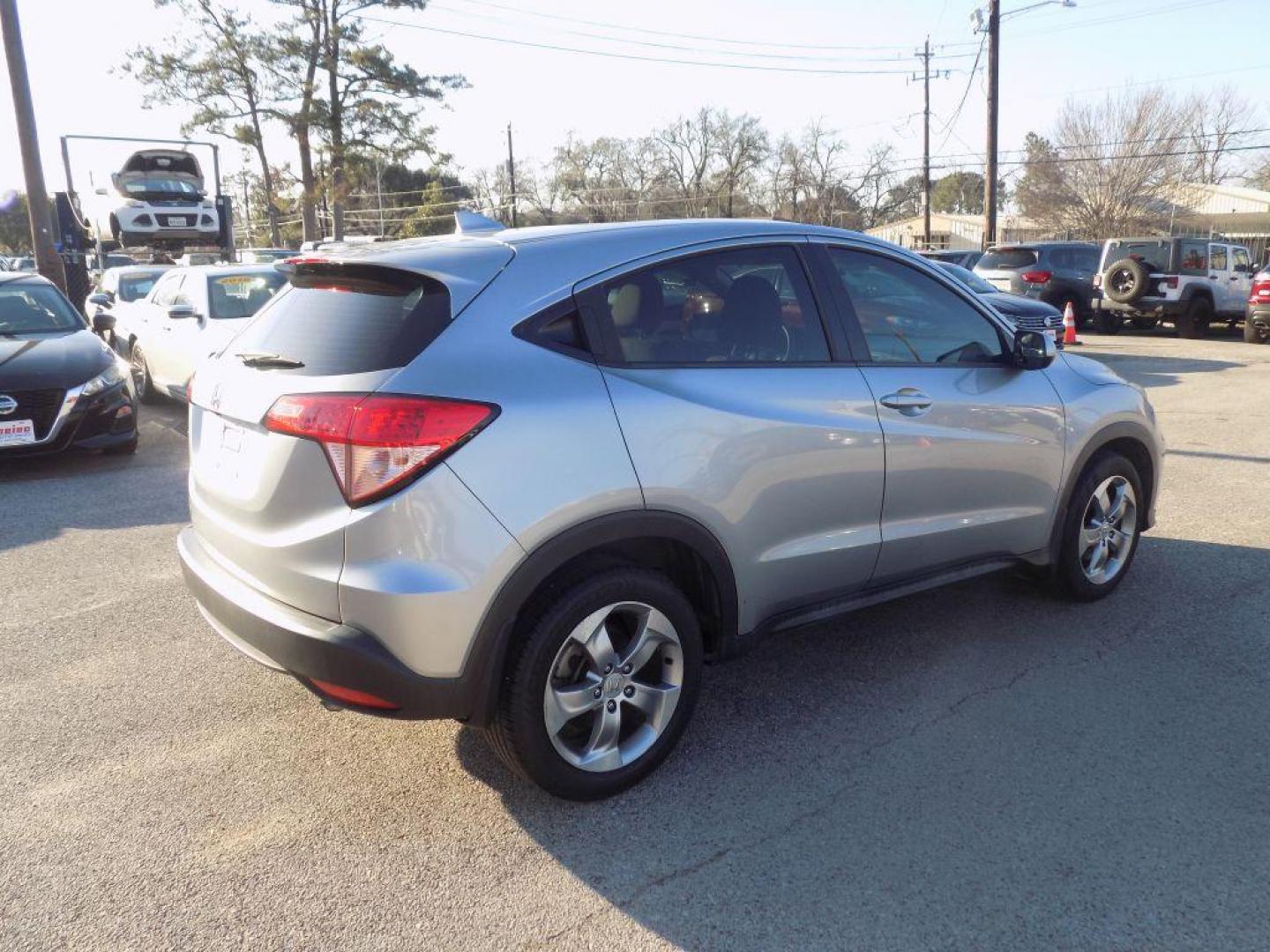 2018 SILVER HONDA HR-V LX (3CZRU5H3XJG) with an 1.8L engine, Continuously Variable transmission, located at 830 E. Canino Rd., Houston, TX, 77037, (281) 405-0440, 38.358219, -81.729942 - Photo#7