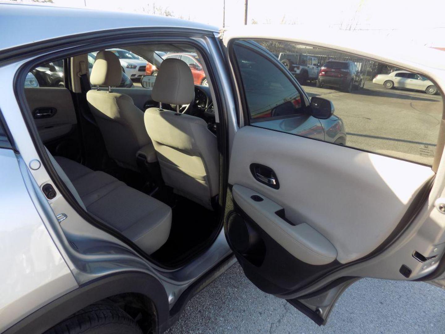 2018 SILVER HONDA HR-V LX (3CZRU5H3XJG) with an 1.8L engine, Continuously Variable transmission, located at 830 E. Canino Rd., Houston, TX, 77037, (281) 405-0440, 38.358219, -81.729942 - Photo#10