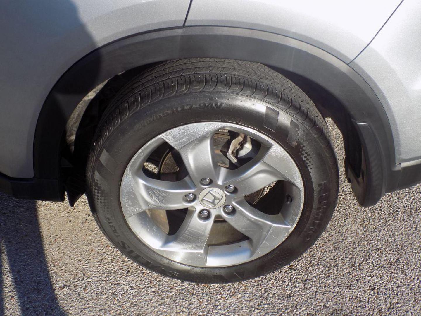 2018 SILVER HONDA HR-V LX (3CZRU5H3XJG) with an 1.8L engine, Continuously Variable transmission, located at 830 E. Canino Rd., Houston, TX, 77037, (281) 405-0440, 38.358219, -81.729942 - Photo#17