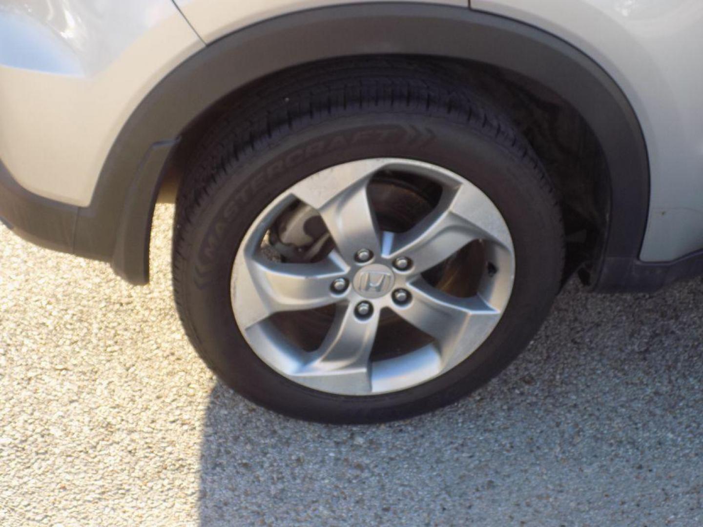 2018 SILVER HONDA HR-V LX (3CZRU5H3XJG) with an 1.8L engine, Continuously Variable transmission, located at 830 E. Canino Rd., Houston, TX, 77037, (281) 405-0440, 38.358219, -81.729942 - Photo#20