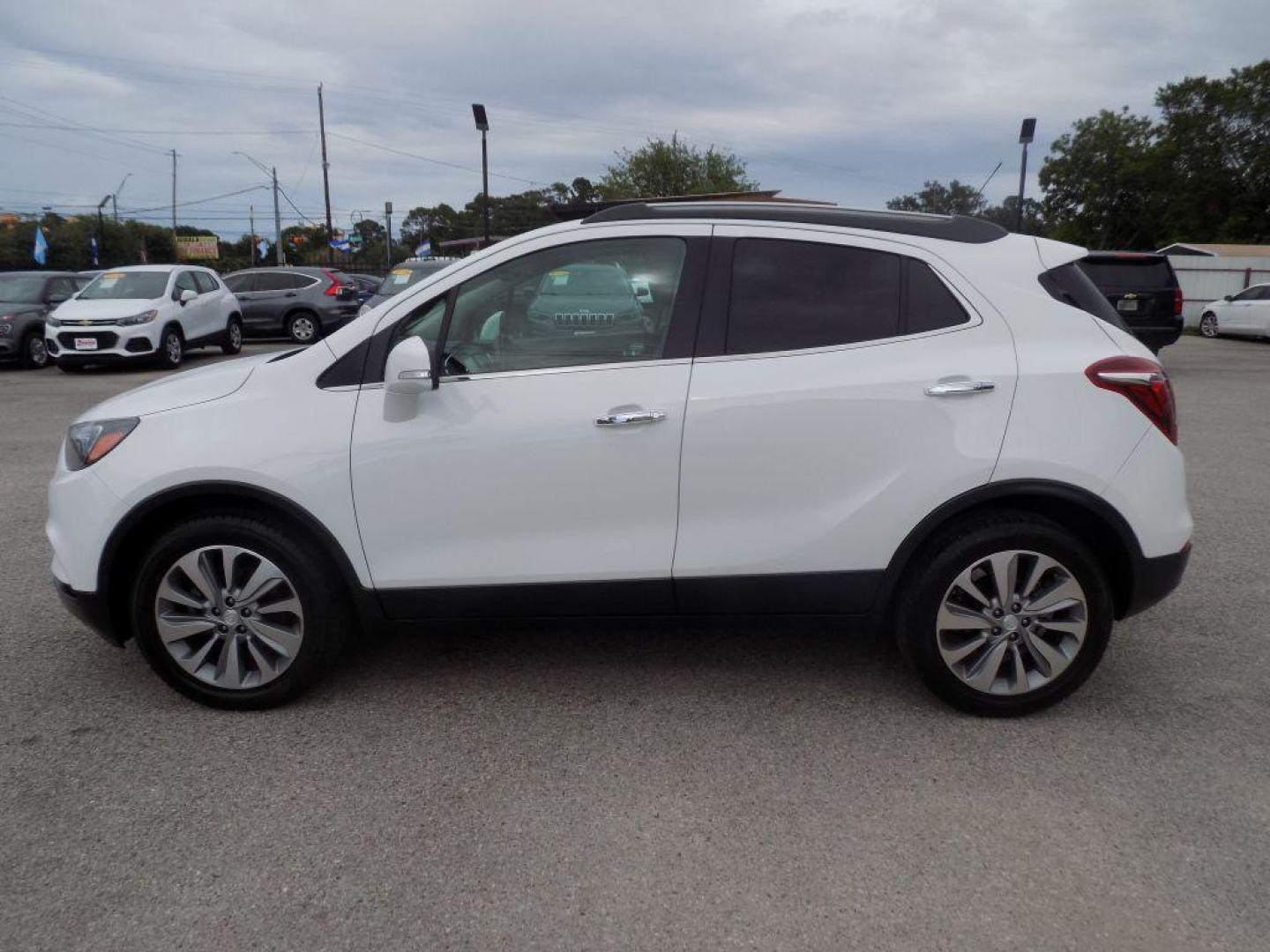 2018 WHITE BUICK ENCORE PREFERRED (KL4CJASB3JB) with an 1.4L engine, Automatic transmission, located at 830 E. Canino Rd., Houston, TX, 77037, (281) 405-0440, 38.358219, -81.729942 - Photo#3