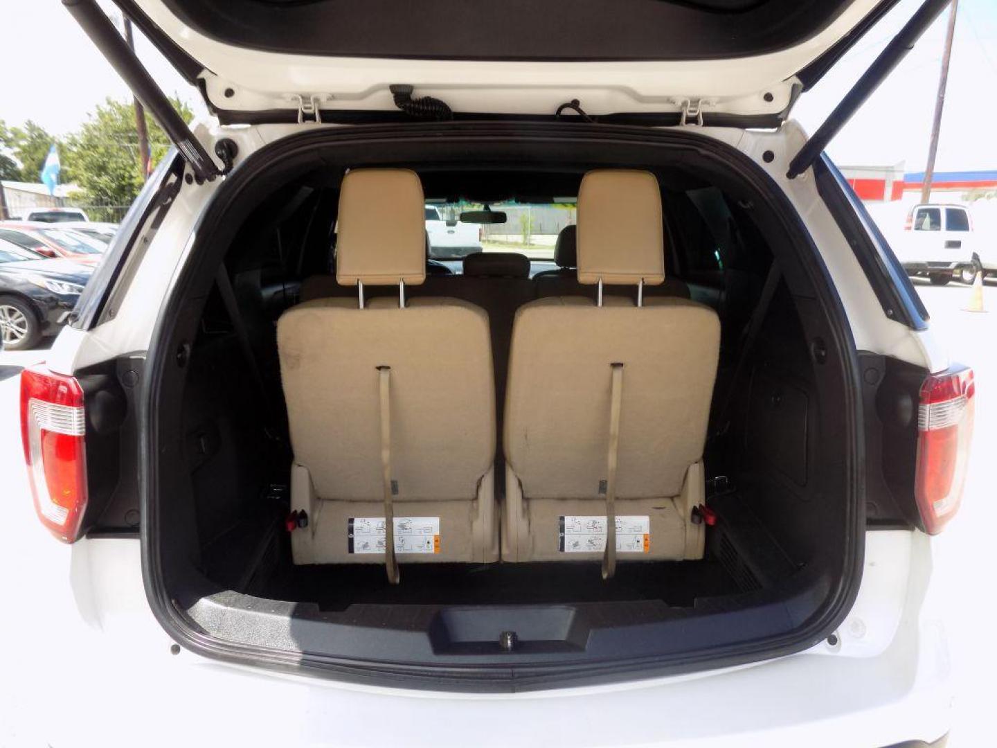 2017 WHITE FORD EXPLORER XLT (1FM5K7DH2HG) with an 2.3L engine, Automatic transmission, located at 830 E. Canino Rd., Houston, TX, 77037, (281) 405-0440, 38.358219, -81.729942 - Photo#17