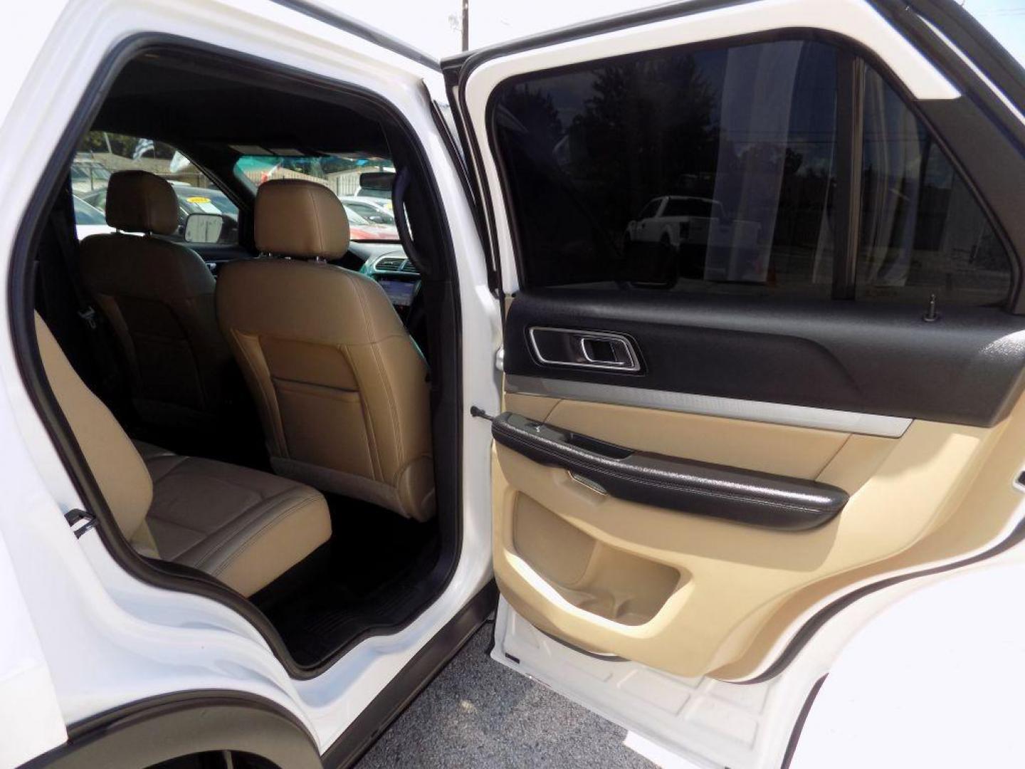 2017 WHITE FORD EXPLORER XLT (1FM5K7DH2HG) with an 2.3L engine, Automatic transmission, located at 830 E. Canino Rd., Houston, TX, 77037, (281) 405-0440, 38.358219, -81.729942 - Photo#10
