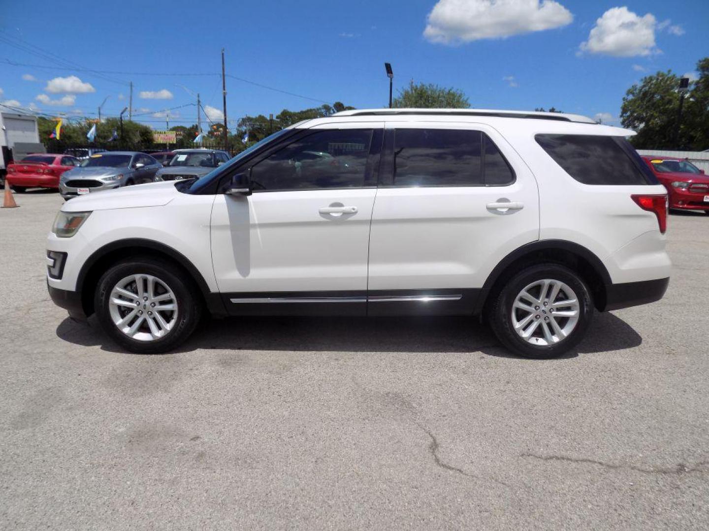 2017 WHITE FORD EXPLORER XLT (1FM5K7DH2HG) with an 2.3L engine, Automatic transmission, located at 830 E. Canino Rd., Houston, TX, 77037, (281) 405-0440, 38.358219, -81.729942 - Photo#3