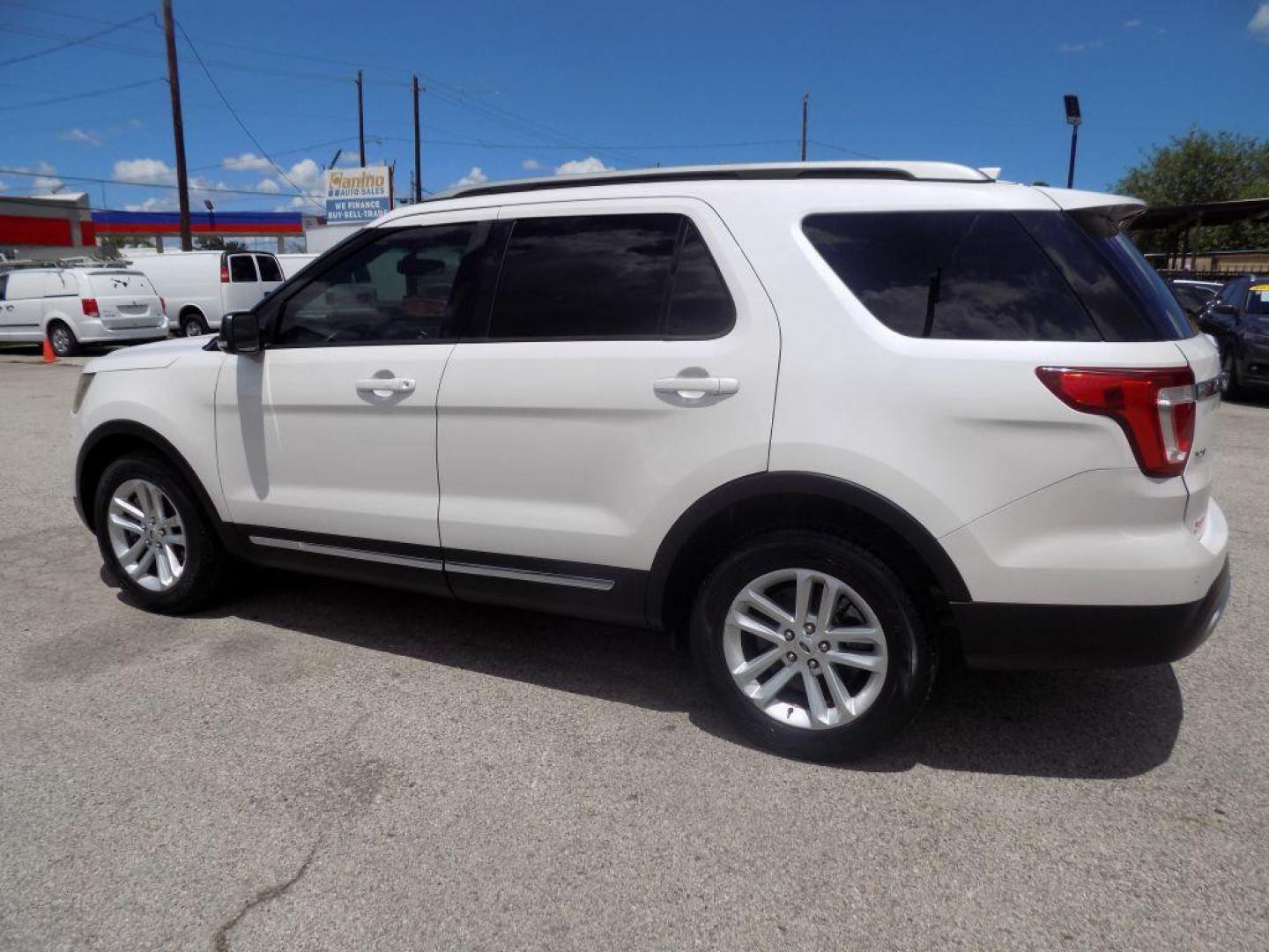 2017 WHITE FORD EXPLORER XLT (1FM5K7DH2HG) with an 2.3L engine, Automatic transmission, located at 830 E. Canino Rd., Houston, TX, 77037, (281) 405-0440, 38.358219, -81.729942 - Photo#4