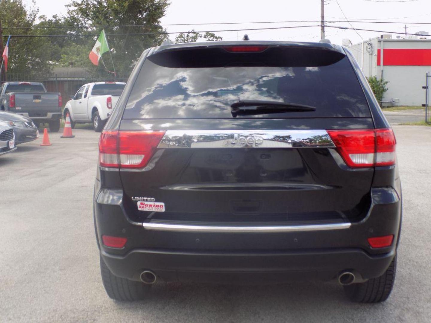 2013 GREEN JEEP GRAND CHEROKEE LIMITED (1C4RJEBT8DC) with an 5.7L engine, Automatic transmission, located at 830 E. Canino Rd., Houston, TX, 77037, (281) 405-0440, 38.358219, -81.729942 - Photo#2