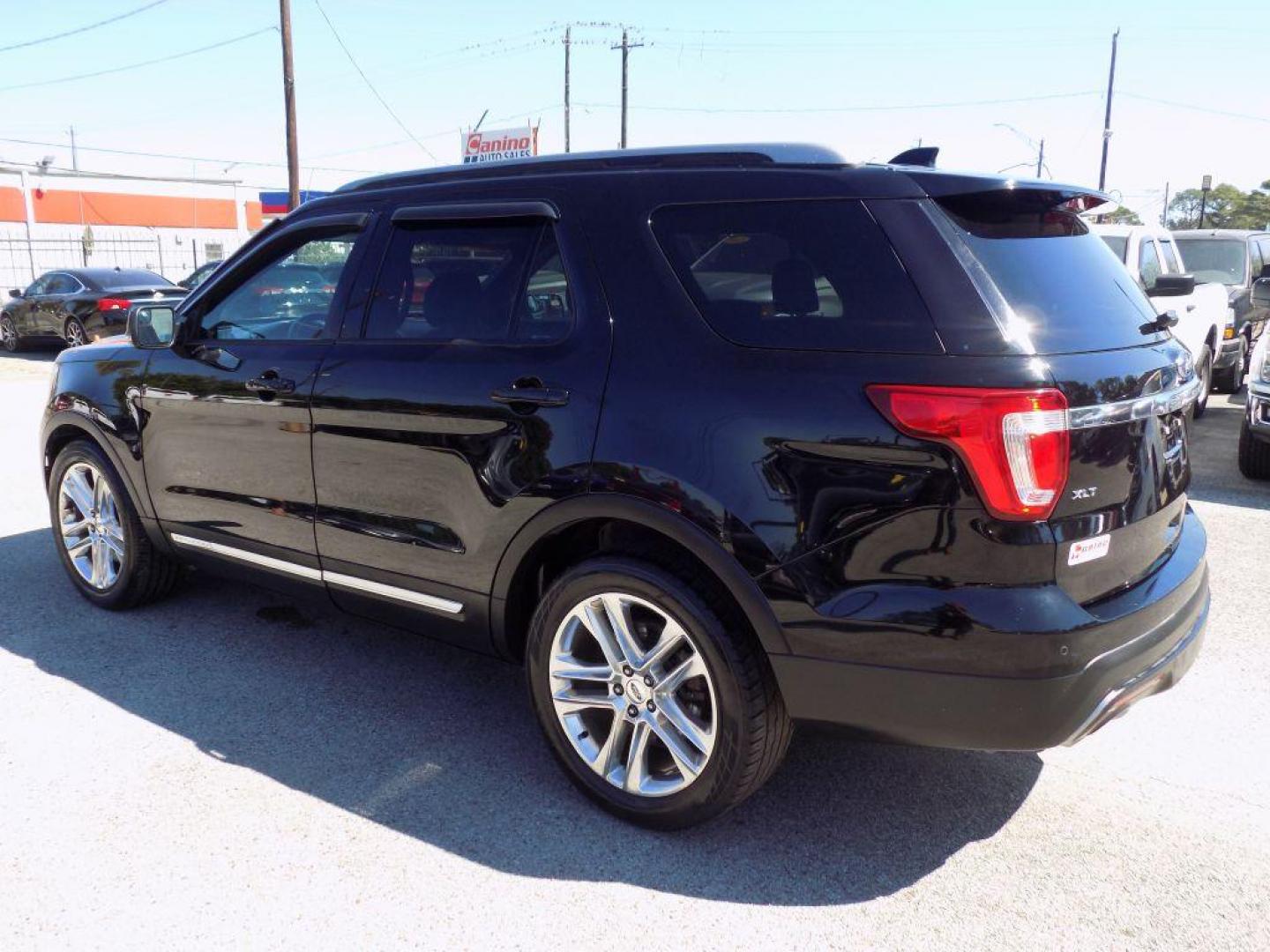 2016 BLACK FORD EXPLORER XLT (1FM5K7D8XGG) with an 3.5L engine, Automatic transmission, located at 830 E. Canino Rd., Houston, TX, 77037, (281) 405-0440, 38.358219, -81.729942 - Photo#3