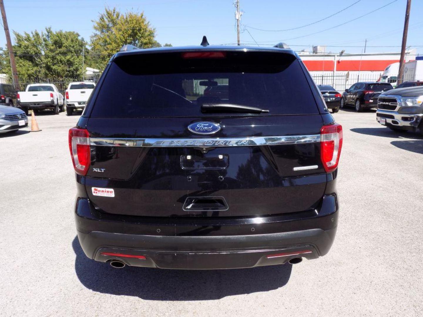 2016 BLACK FORD EXPLORER XLT (1FM5K7D8XGG) with an 3.5L engine, Automatic transmission, located at 830 E. Canino Rd., Houston, TX, 77037, (281) 405-0440, 38.358219, -81.729942 - Photo#4