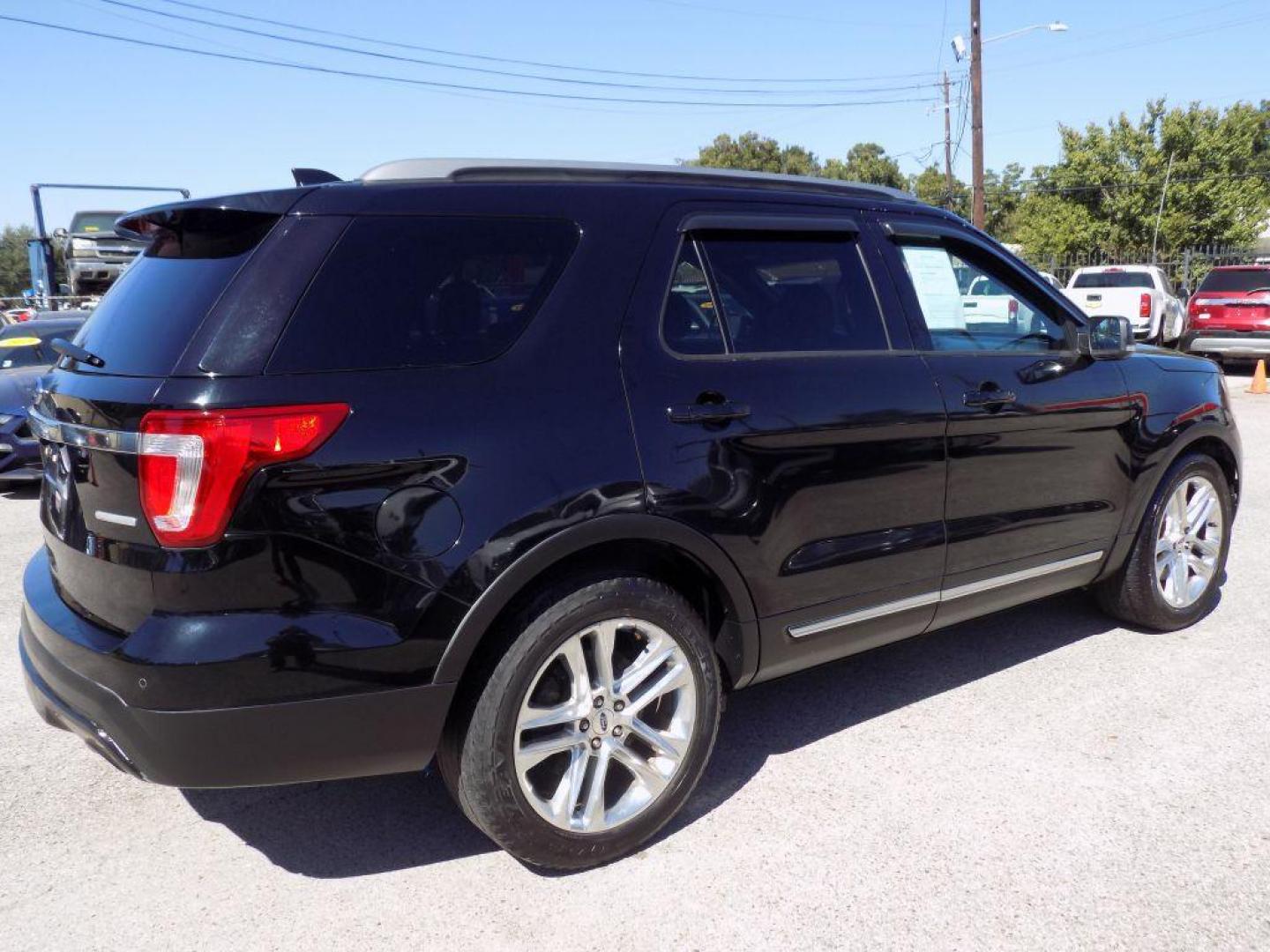 2016 BLACK FORD EXPLORER XLT (1FM5K7D8XGG) with an 3.5L engine, Automatic transmission, located at 830 E. Canino Rd., Houston, TX, 77037, (281) 405-0440, 38.358219, -81.729942 - Photo#5